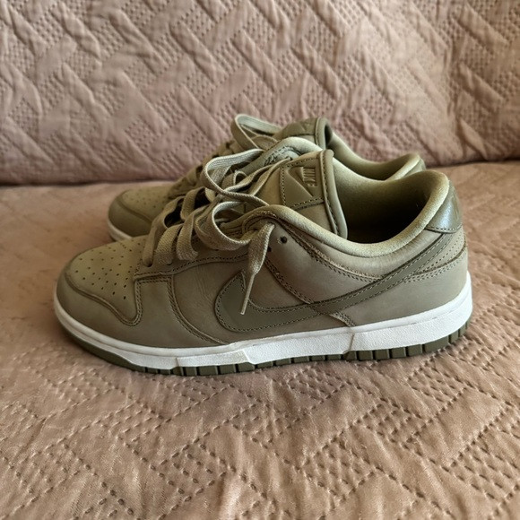 Nike olive dunk shoes | Poshmark