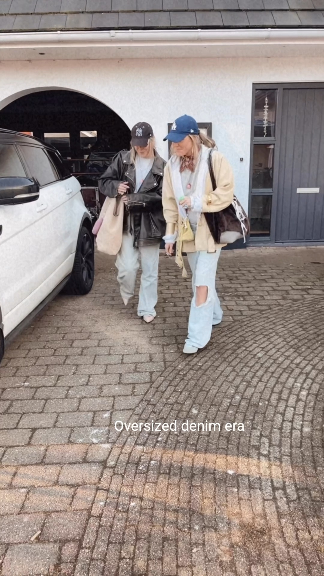 Baggy oversized denim era 🩵🤭

Jeans girls, denim duo, baggy jeans, oversized, streetstyle, bySiss twins  

#LTKU