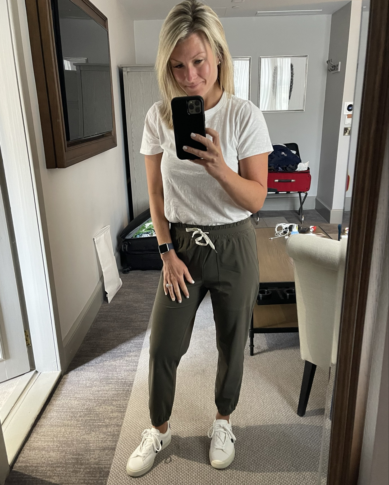 A great travel or running errands outfit! Comfy, casual, and chic!

Fit4Janine, Travel Outfit, Casual Outfitt