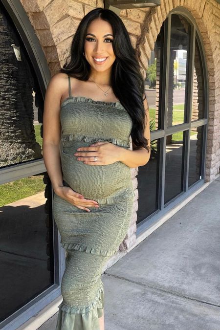 This maternity dress is so cute and comfy!

Maternity spring outfit, maternity midi dress, maternity date night dress

#LTKbump #LTKunder100