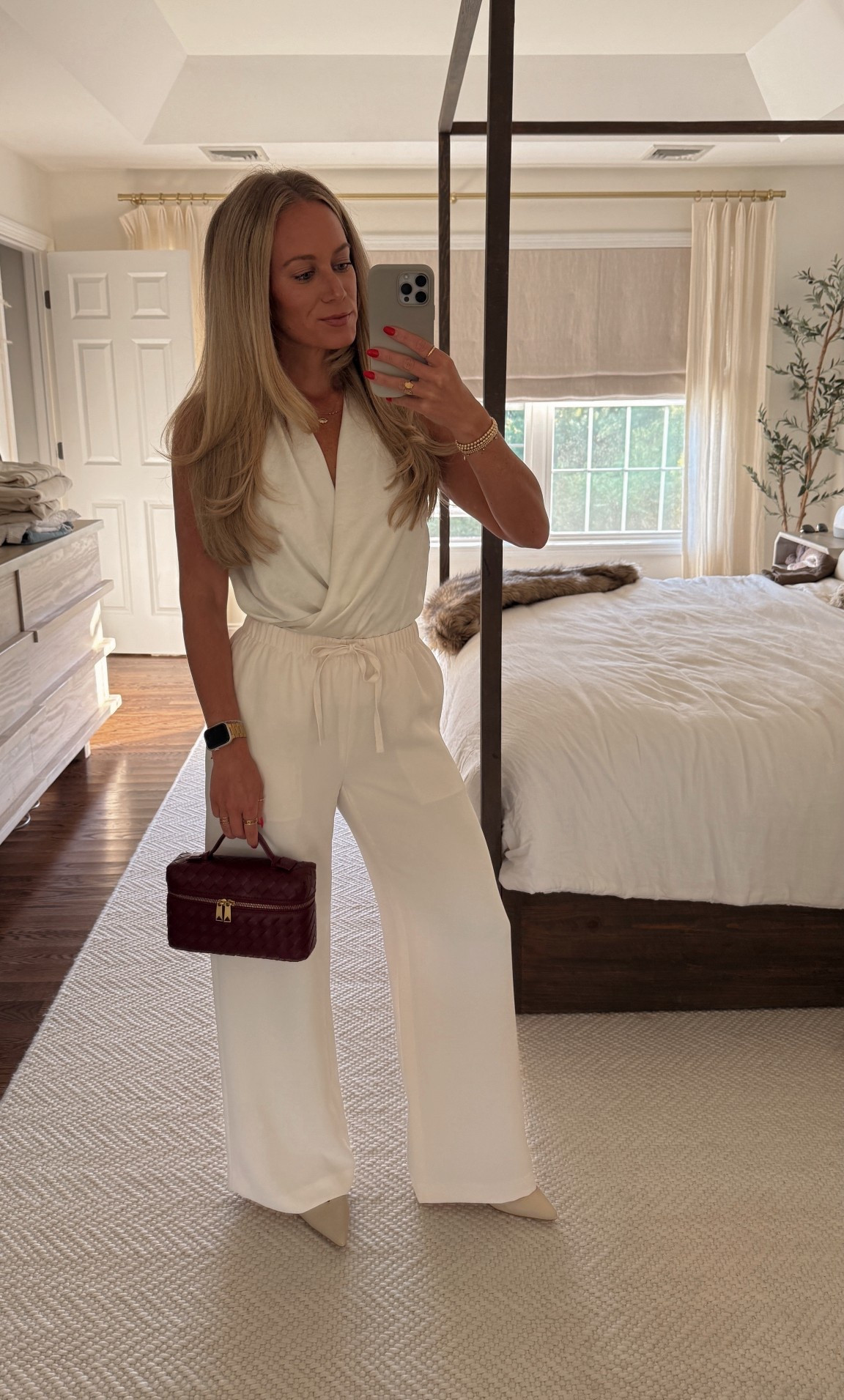 Aritzia satin halter top with lodge pants - love this look for dinner date night! 

#LTKootd