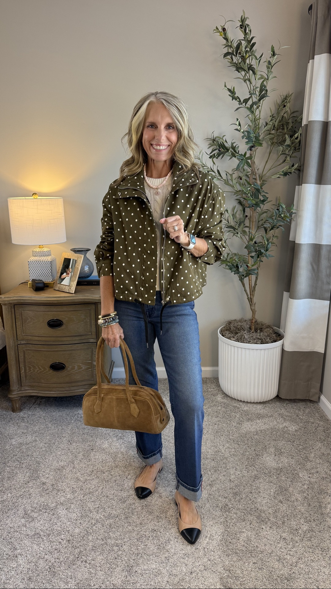 Fall dressing never looked so cute or easy. Wear g small
Sweater/jacket, 26 jeans

#LTKootd #LTKgrwm #LTKOver40