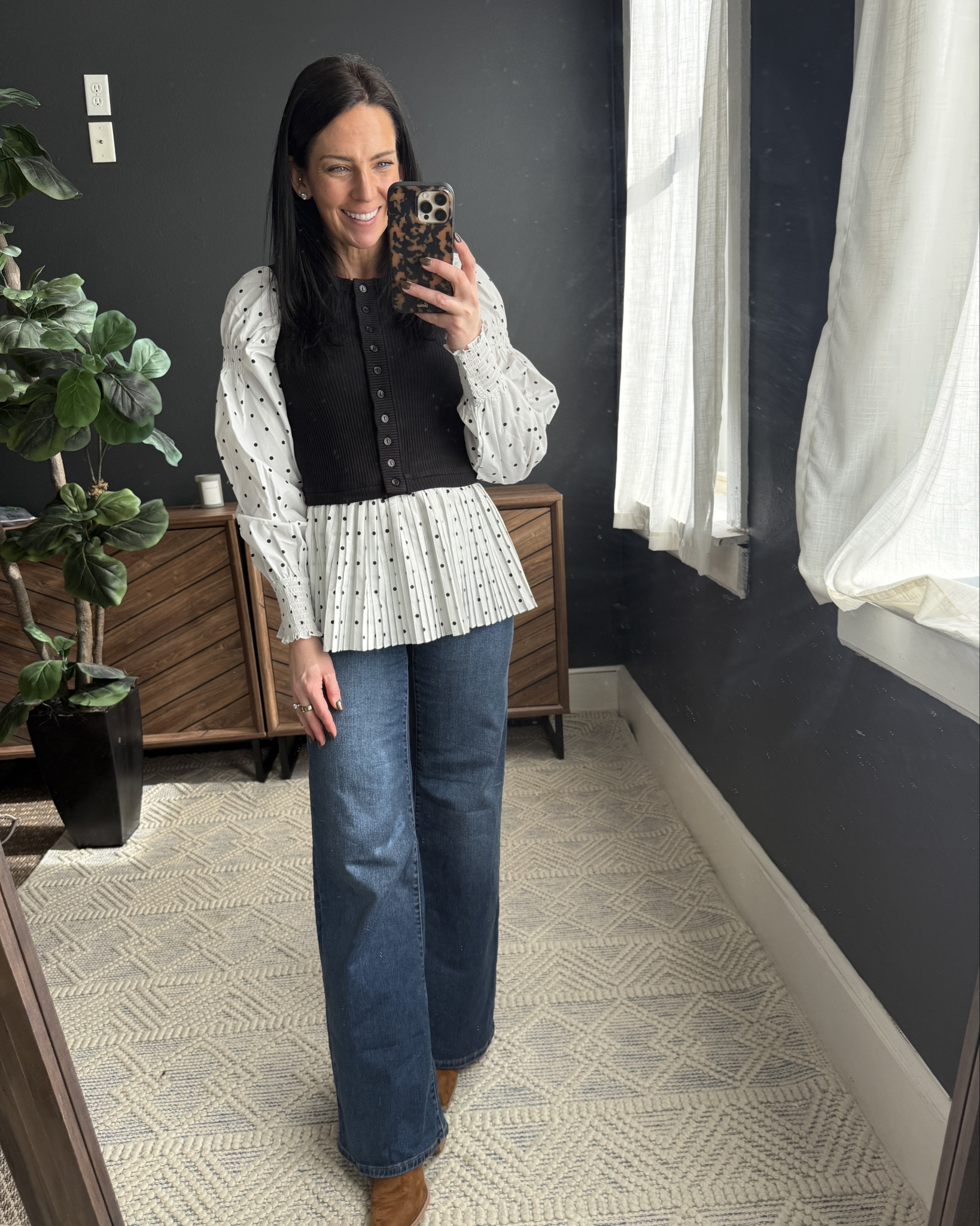 Such a cute top! One of those where you will feel comfortable and confident from every angle. TTS. Lightweight and hugs the curves in all the right spots. 