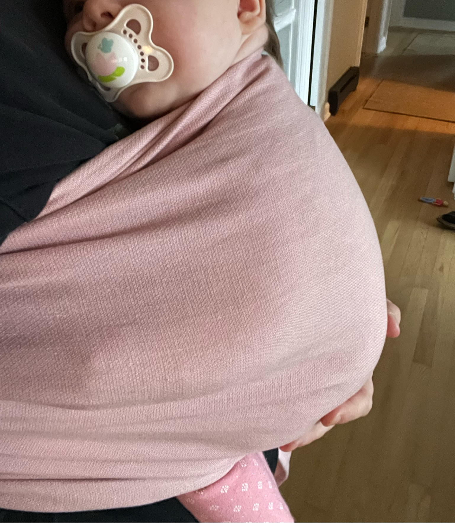 This wildbird carrier is a life saver on days when this babe doesn’t want put down 😮‍💨💗