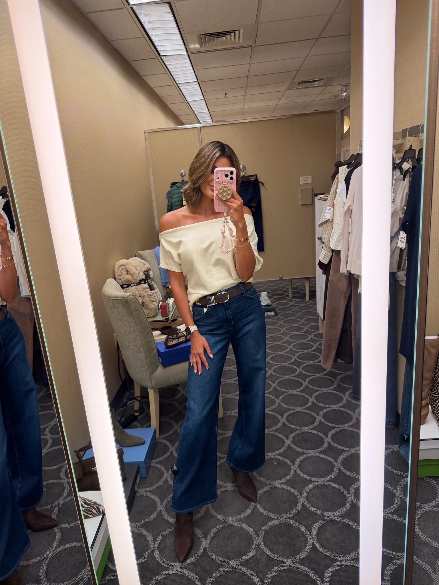 Here for the off the shoulder sweaters, chocolate brown and dark denim 🙌 wearing size XS in the top and size 26 in the jeans (they fit TTS and maybe even a little big)

#LTKSaleAlert