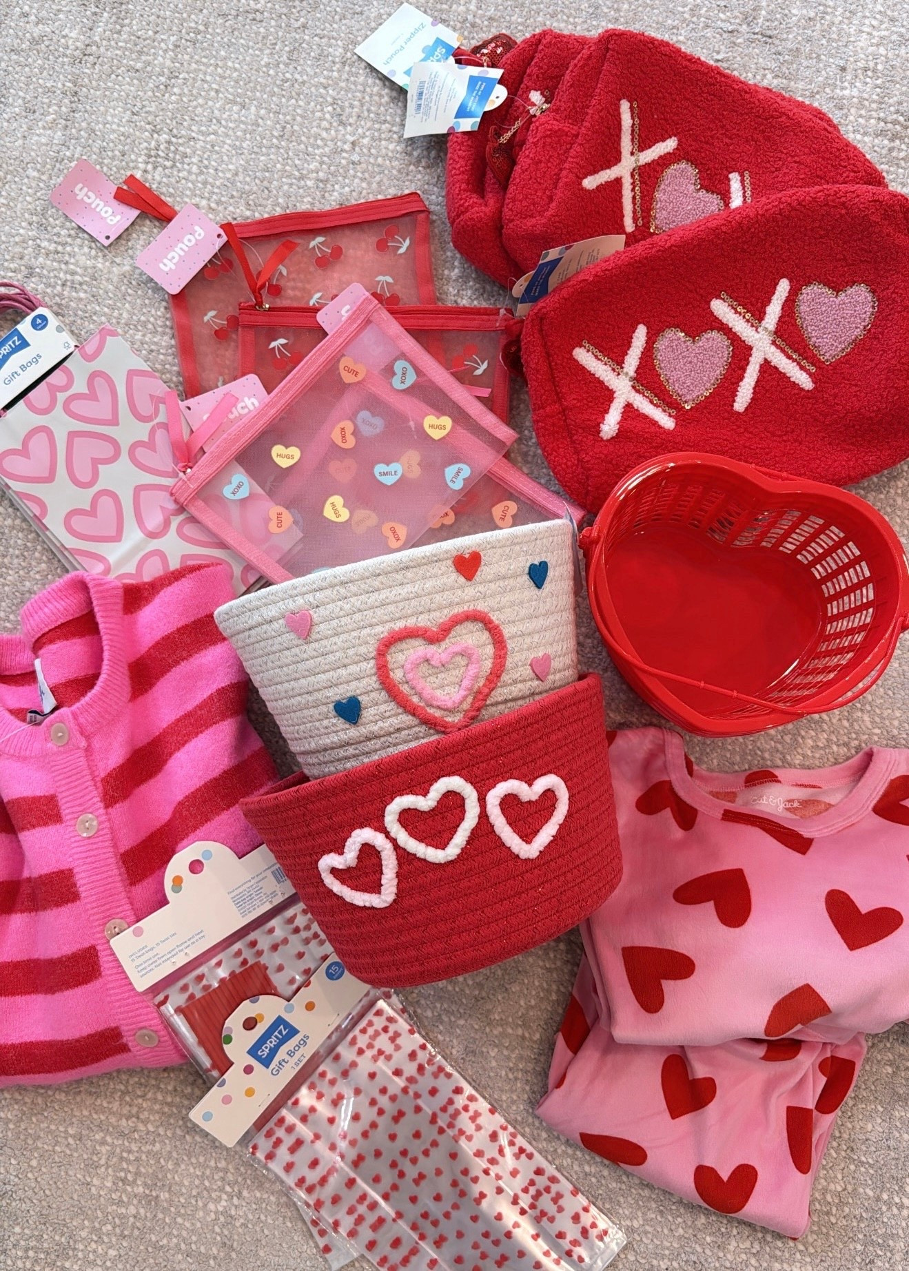 The CUTEST Valentine’s items at Target! 🎯 💘

#LTKFindsUnder50 #LTKSaleAlert #LTKSeasonal
