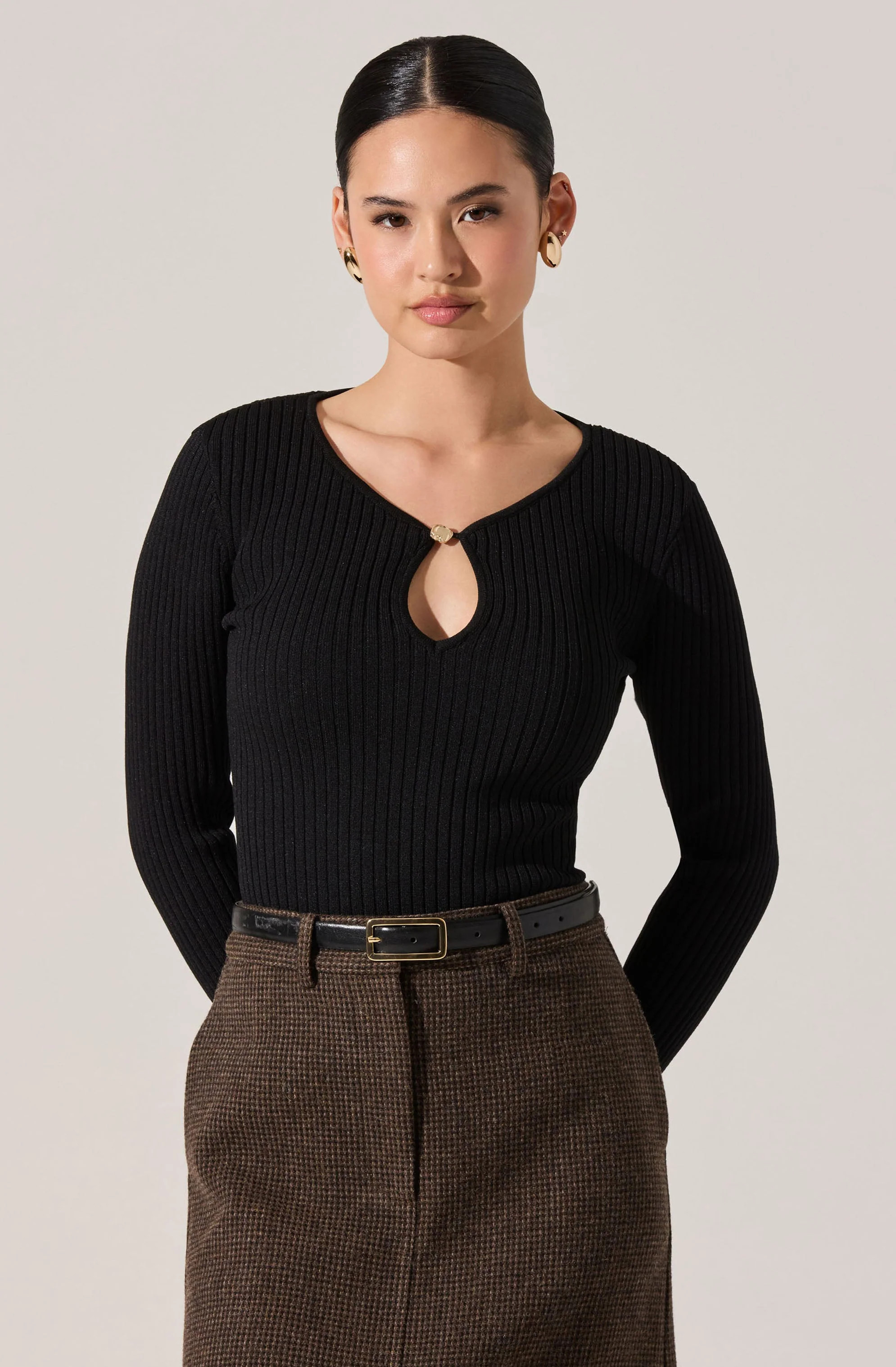 Lynly Ribbed Keyhole Sweater - Black / M | ASTR The Label (US)