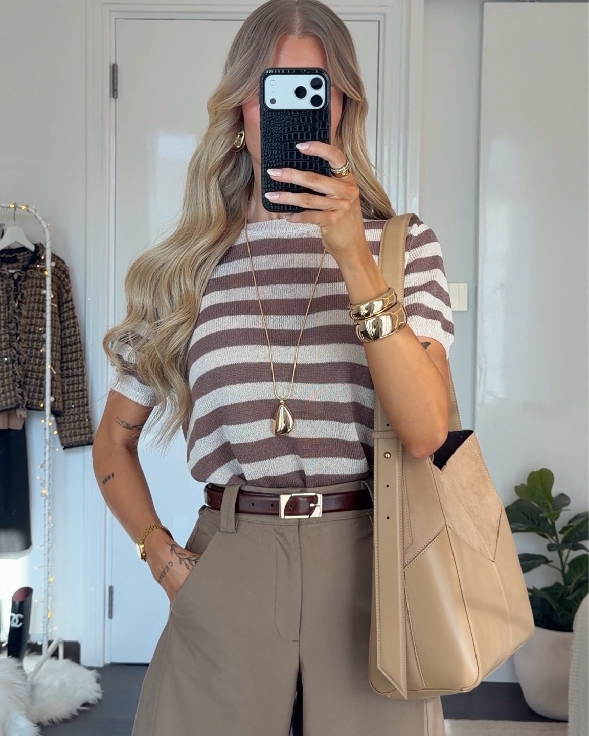 ZARA NEW-IN OUTFIT INSPO🤎🧸🍂 two of my favorite Zara items combined together😍The brown striped knit shirt & the viral barrel pants! I love the combo with the brown belt & uggs!!!😍 I’m wearing size XS in the pants & size S in the striped knit ✨ I’m 1,70m tall for reference💁🏼‍♀️

#LTKFashionMonth #LTKautumn #LTKstyletip