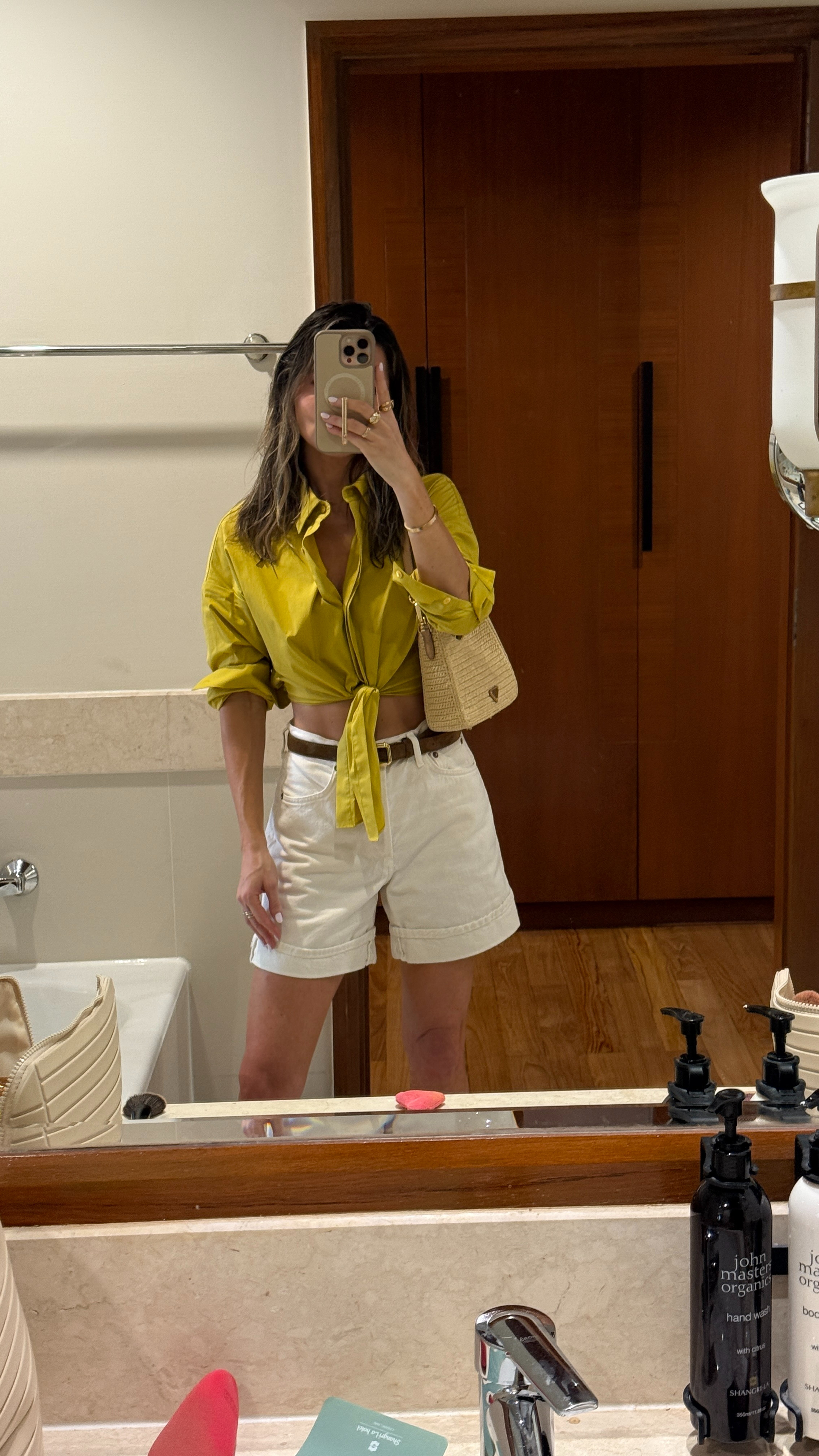 A simple pop of color 

 #LTKootd