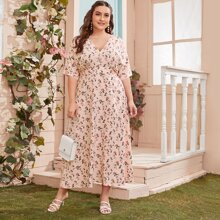 Plus V-neck Elastic Waist Ditsy Floral Dress | SHEIN
