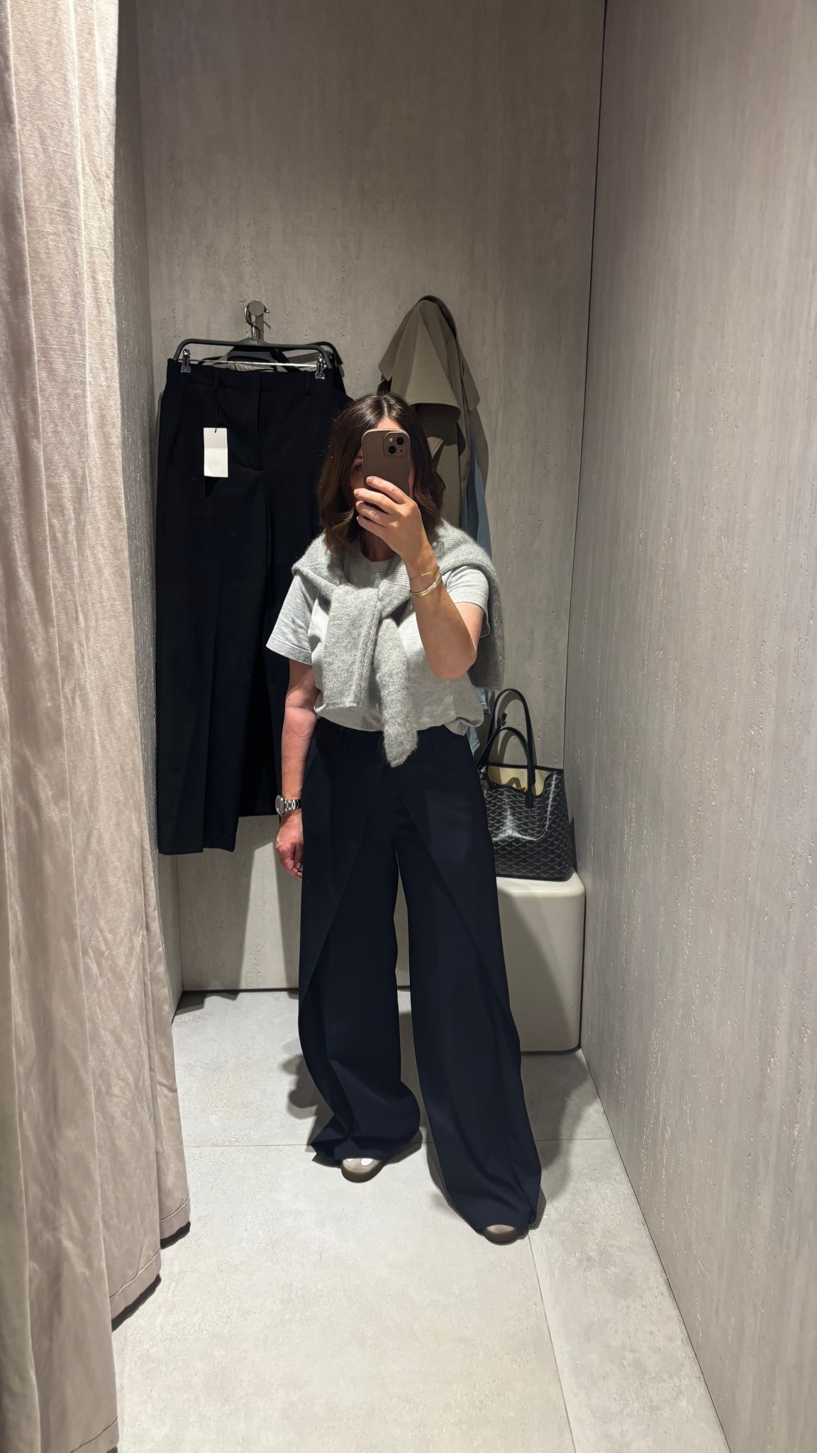 Zara navy blue pleated wide leg trousers 

#LTKstyletip