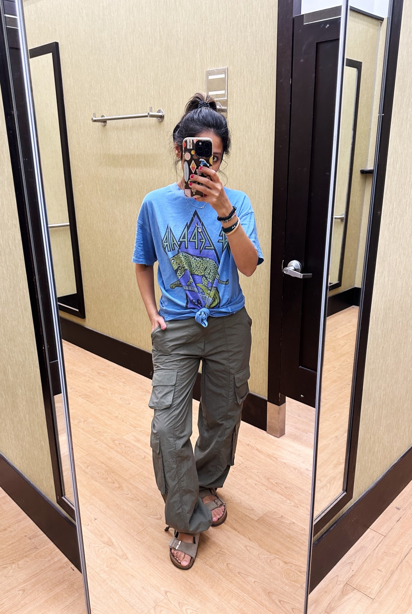 Graphic tee cargo era 

#LTKstyletip #LTKsalealert #LTKfindsunder100