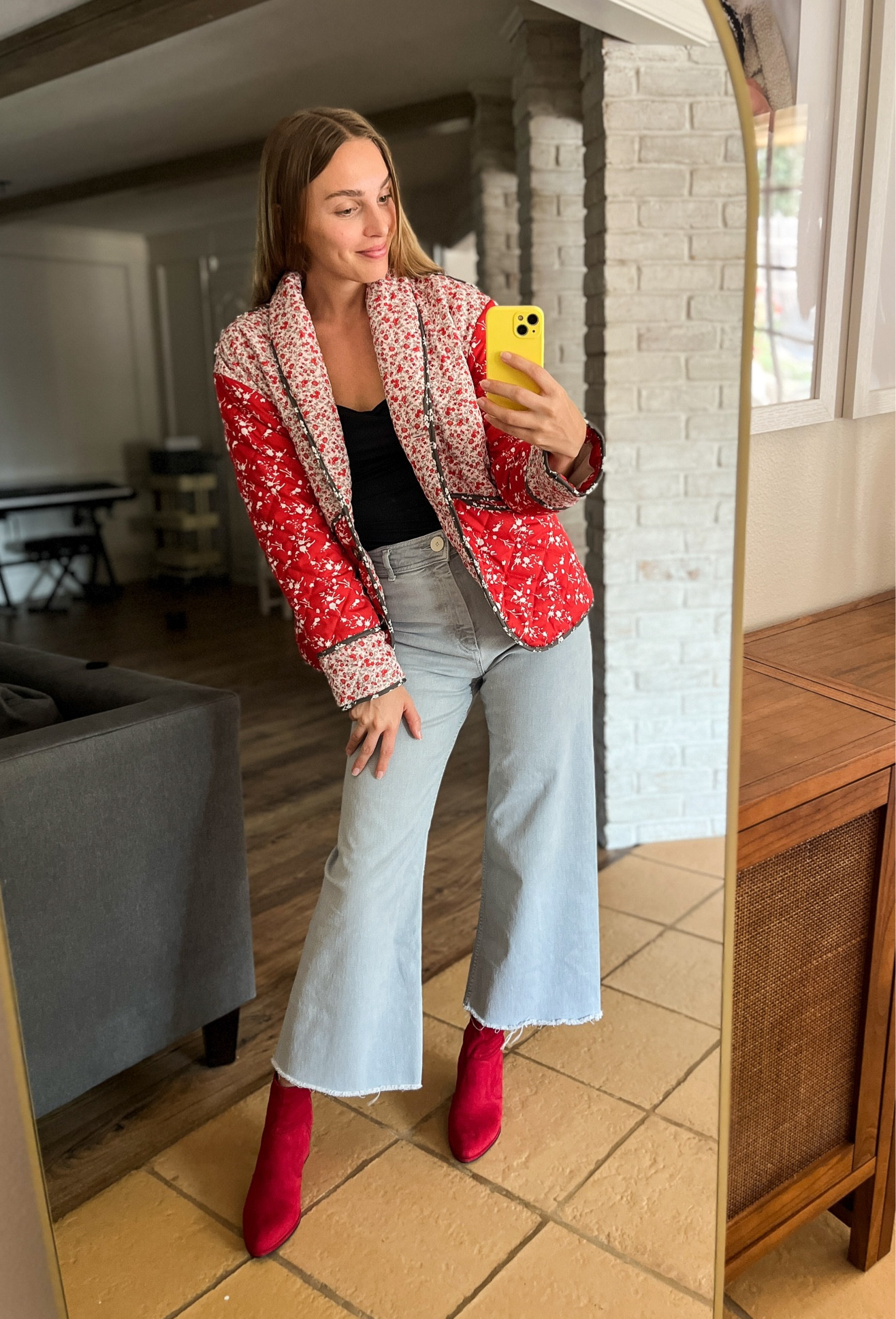 Loving the colors and pattern of this quilted puffer jacket! 

5’7” Wearing a small. A few different varying styles to choose from! 

The pattern is printed onto the material, which is consistent with your basic puffer coat (smooth, not textured). The stitching is done in a quilted pattern. Button close with pockets - I just love it for fall! 

Fall outfit ideas, fall jacket outfits, quilted floral puffer jacket outfits 

#quiltedjacket #floraljackets #falljackets #widelegjeansoutfits #falloutfits #falloutfitideas #falltrends2024

#LTKFindsUnder50 #LTKFallSale #LTKSeasonal