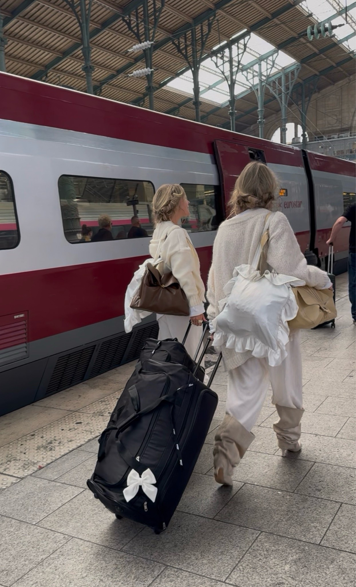 Our Travel style white wide leg comfy trousers a knitted cardigan and the best oversized long sleeve tee (men’s department;)) and a cozy knit 🤍🤍

White pillow bag: www.bysiss.com

#LTKFashionMonth #LTKstyletip #LTKtravel