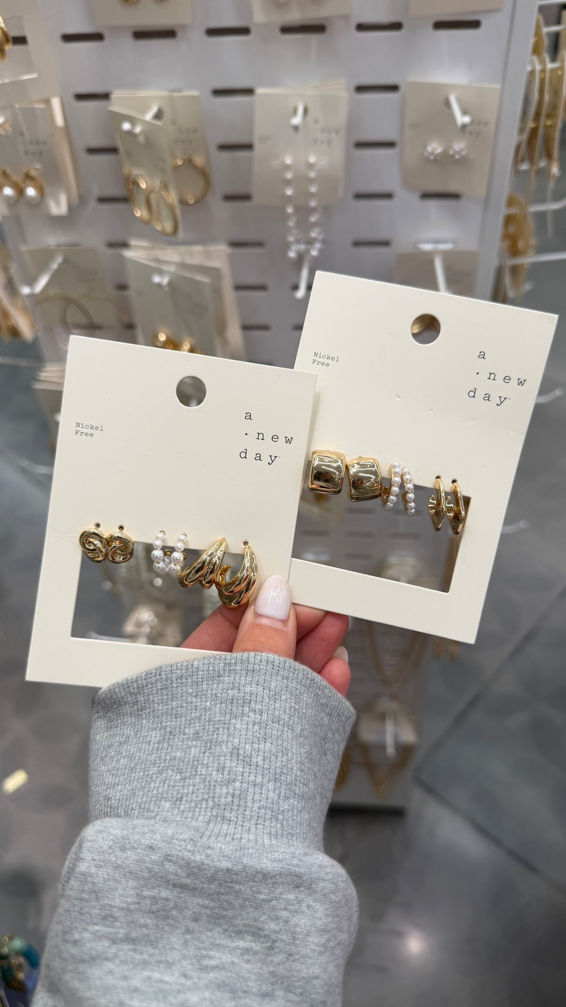 Target hoop earrings

#LTKgrwm #LTKSeasonal #LTKmomlife