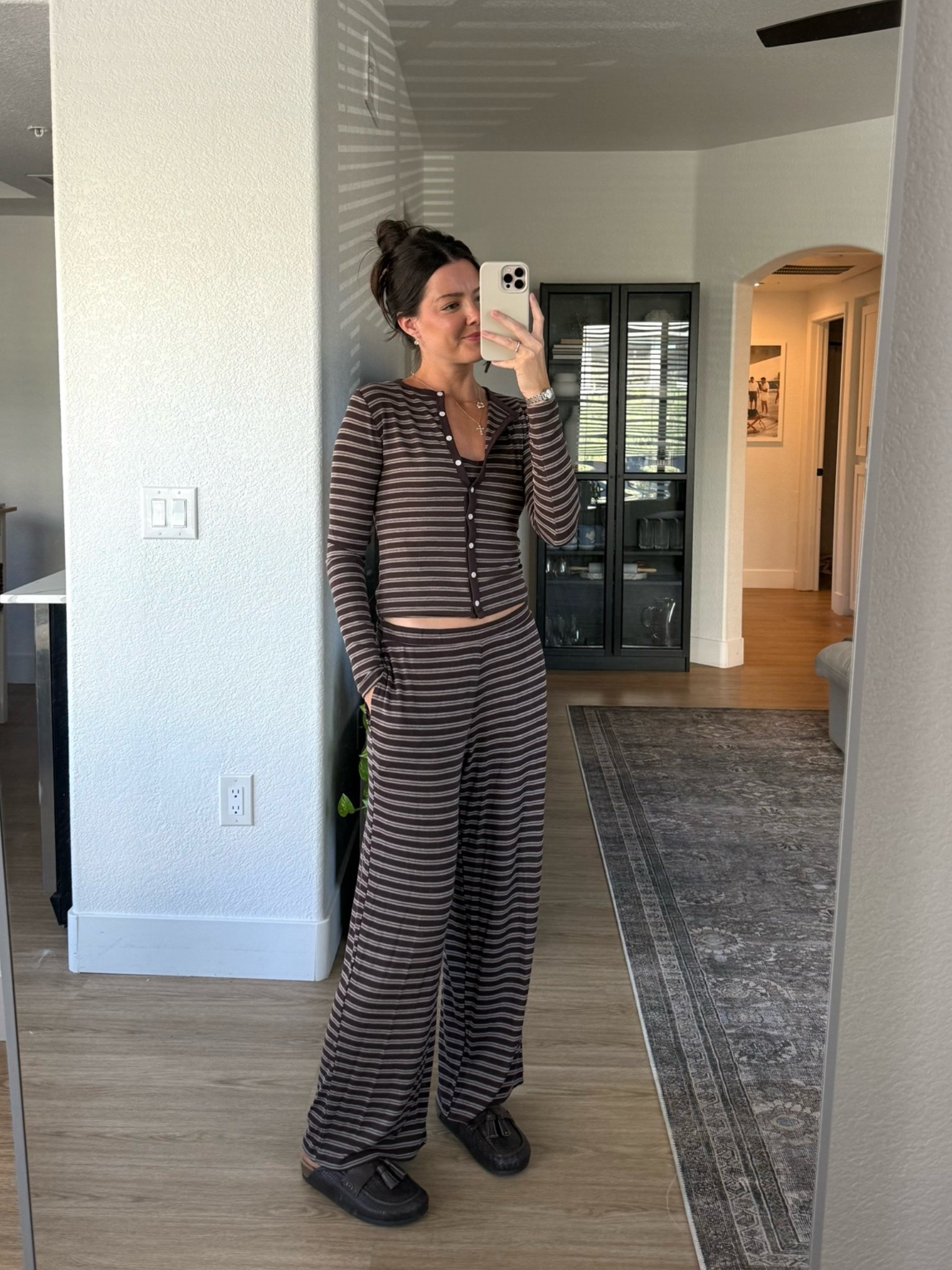 trying on some new Abercrombie items I’ll be wearing all fall and winter! SIZING: I am 5’7” wearing XS in everything except for the cream cable knit which I sized up to a small in for some extra room! True size 25 regular at length in all pants!