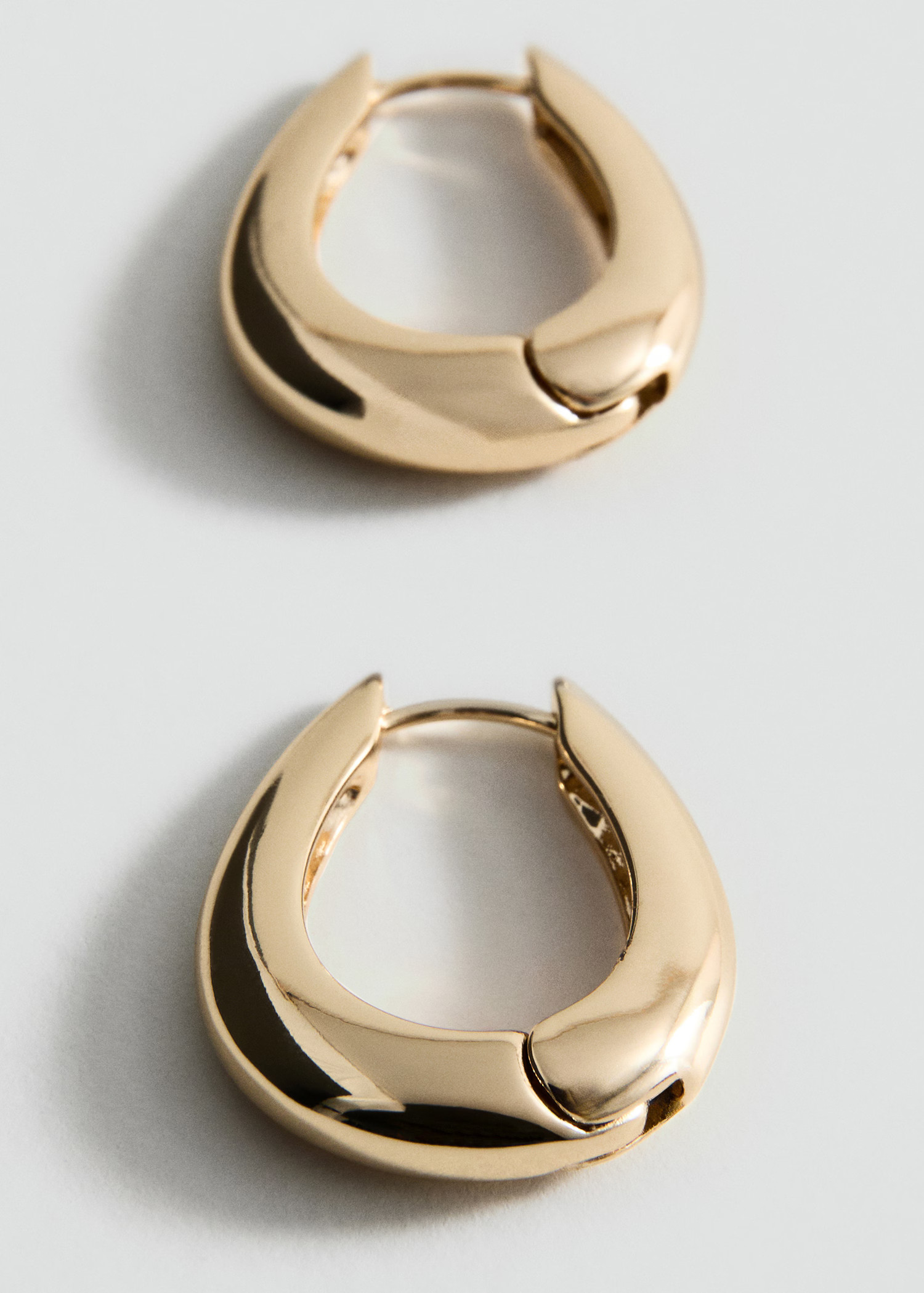 Volume hoop earrings | Mango (US/MX/AU)
