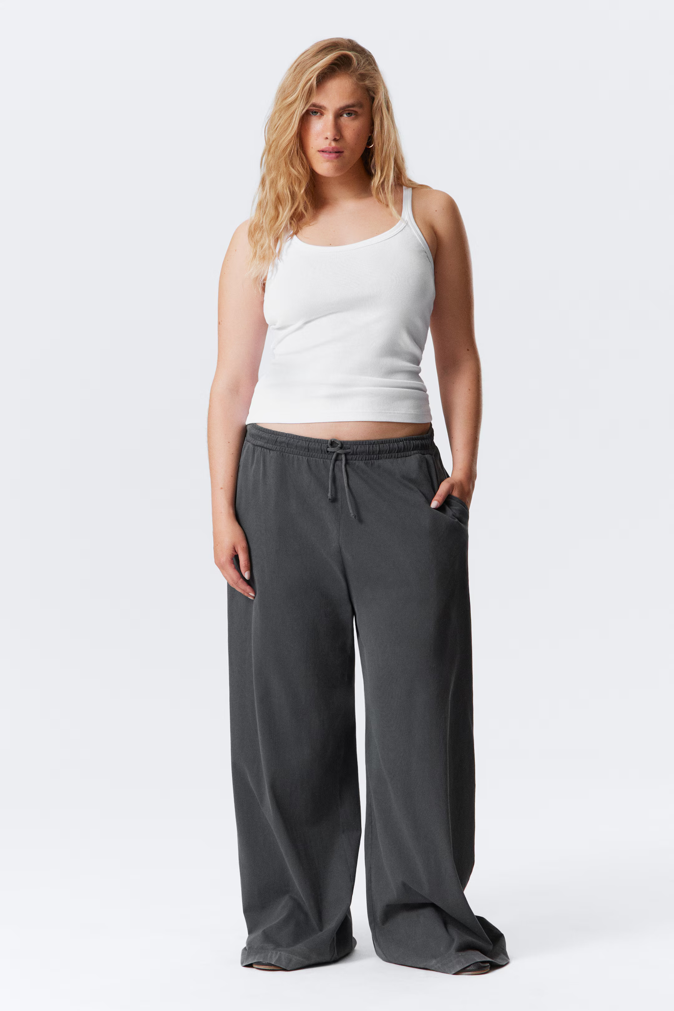 Eng anliegendes, geripptes Unterhemd | H&M (DE, AT, CH, NL, FI)