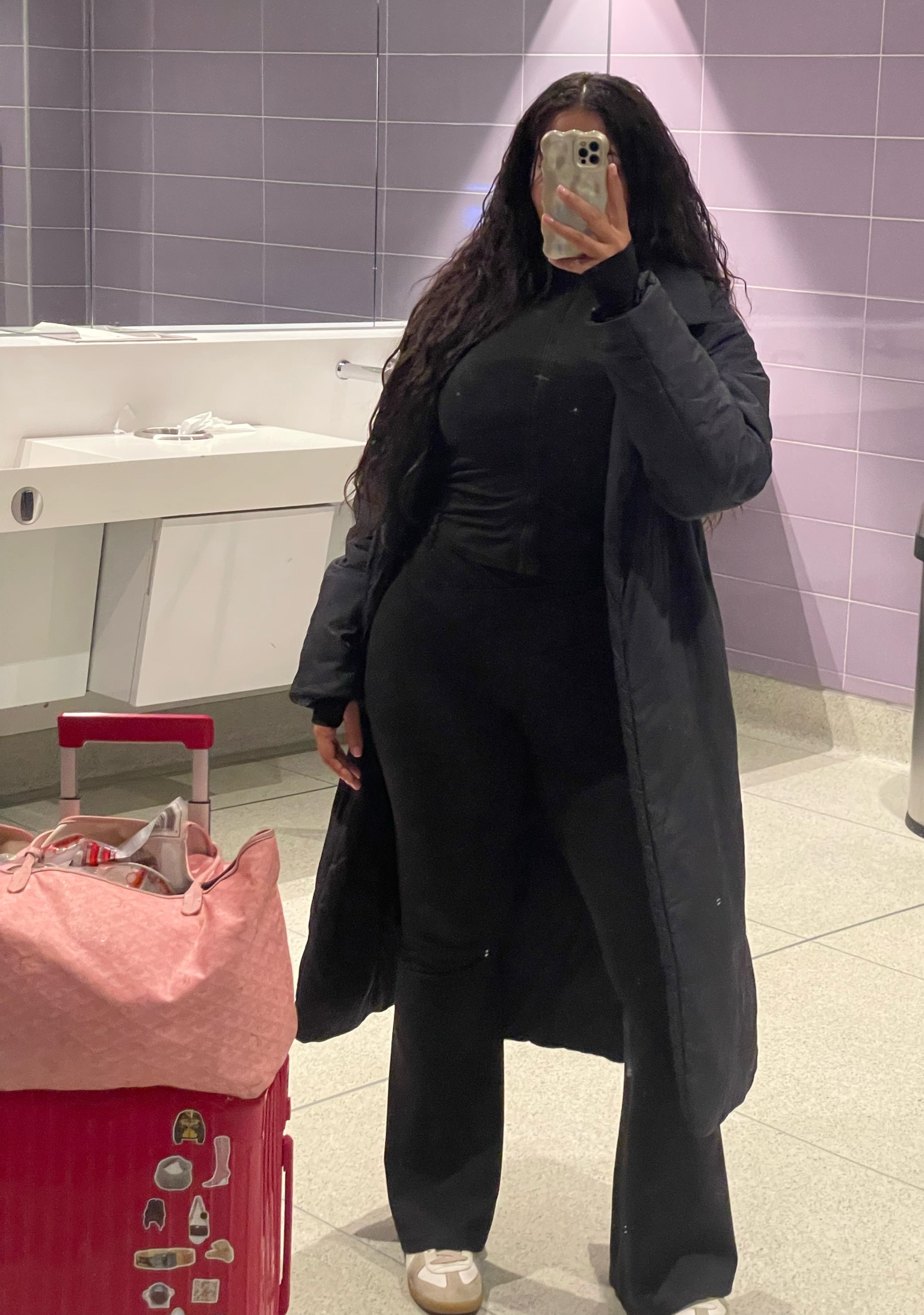 Travel Essentials: Sleek Activewear! This outfit is flattering and versatile! It’s my go to when traveling. I love the body hugging waist band on the #Aerie Offline yoga pants. 🛬

#LTKTravel #LTKStyleTip #LTKActive