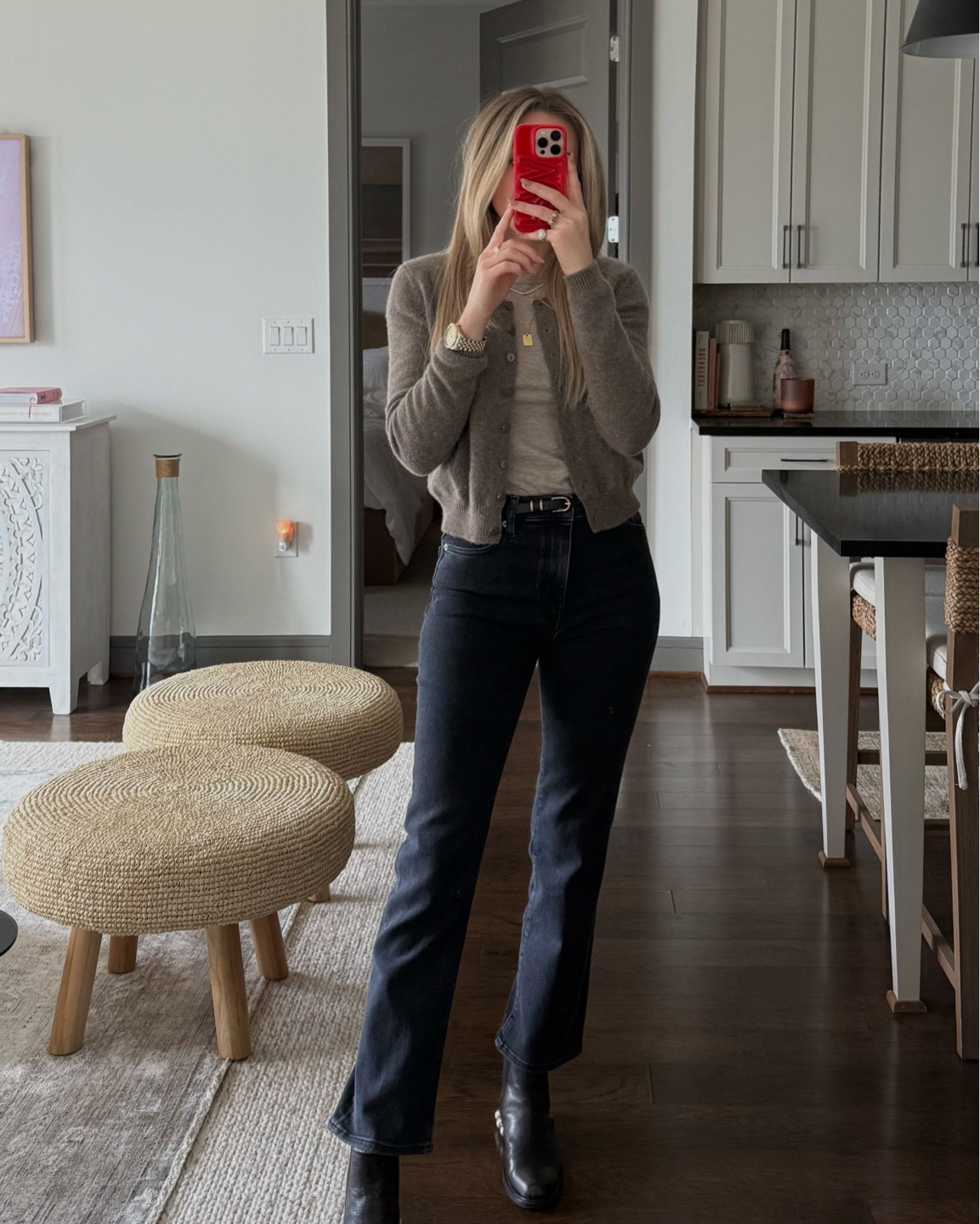 fall / winter ootd 

reformation cardigan, frame denim