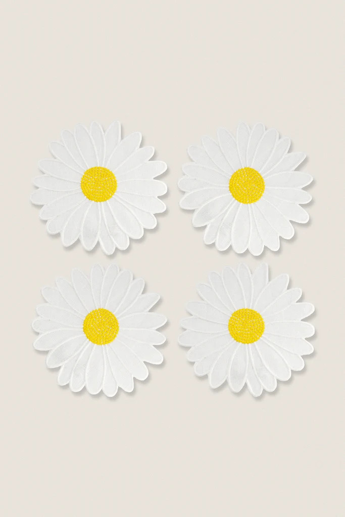 Daisy Rounds Cocktail Napkins (Set of 4) | Tuckernuck (US)