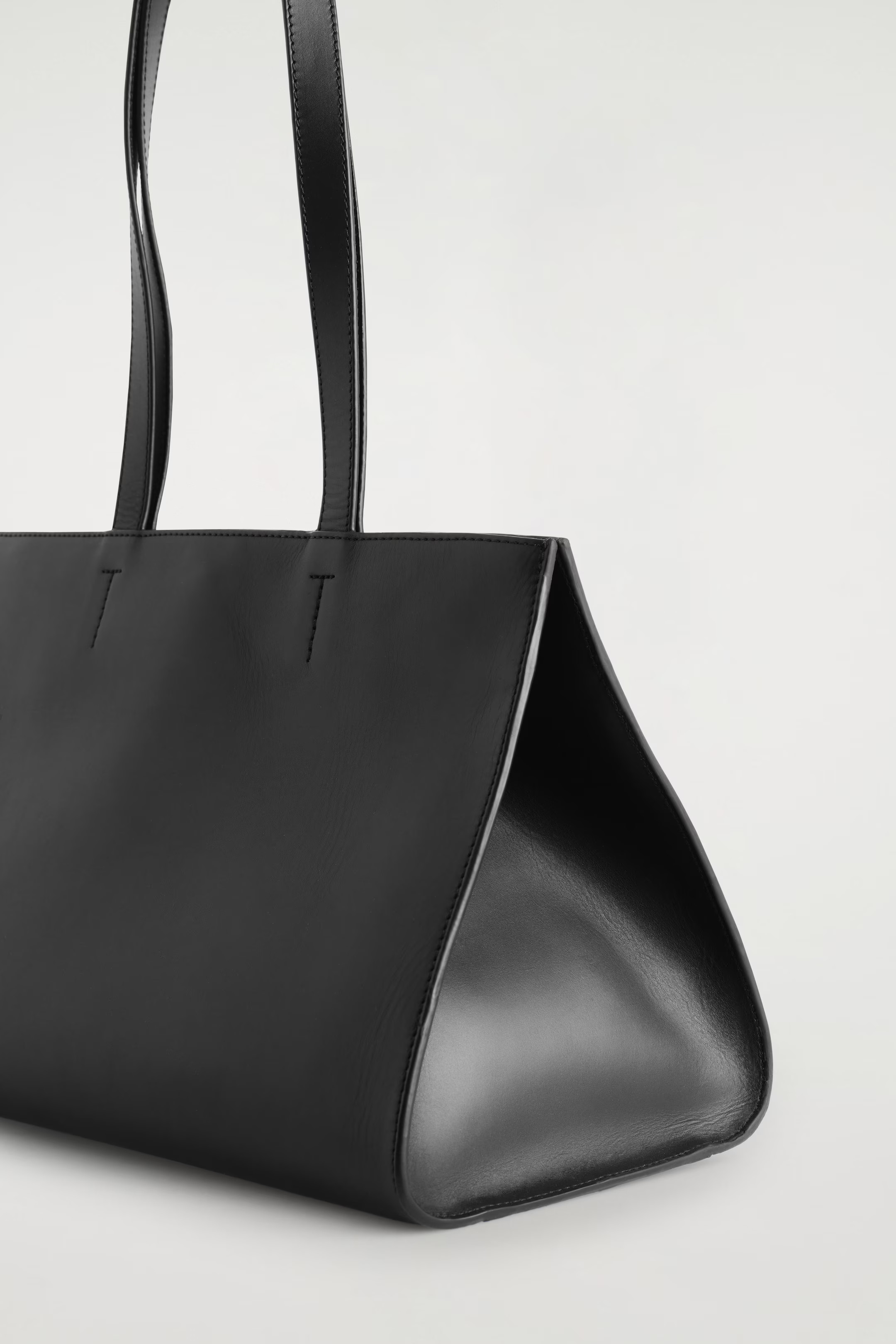 GALLERY TOTE BAG - LEATHER - BLACK | COS GB | COS UK