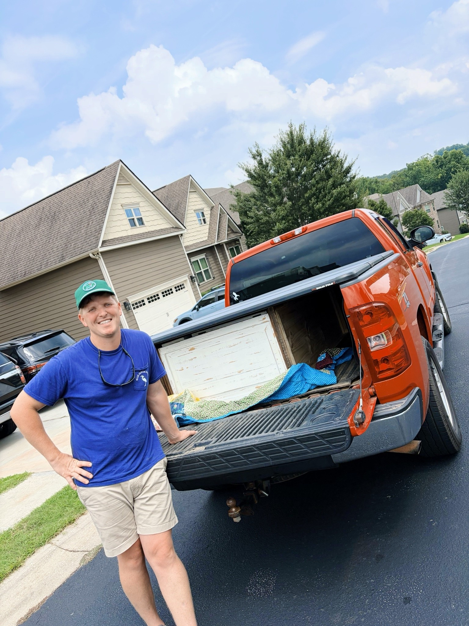 Andddd another Facebook marketplace find 🤭 officially picked up hehe!!! 🛻 We are so excited about this buffet - it’s more of an old rustic farmhouse vibe and we think it will fit our home 🏡 and property perfectly!!! 🌾🌻