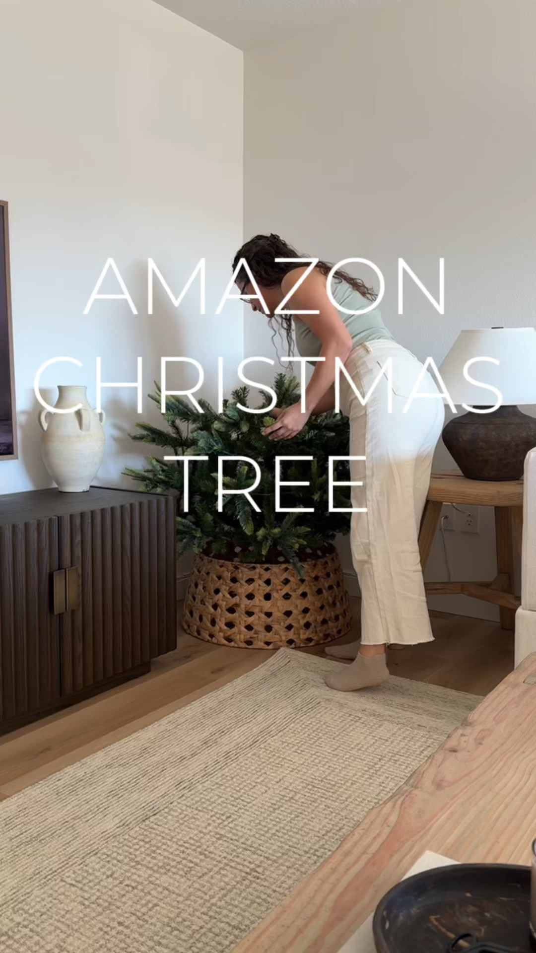Amazon Christmas tree! 🎄🎄🎄 I love the way this turned out 🤎🤎 Neutral Christmas decor organic modern Christmas tree

#LTKVideo #LTKHome