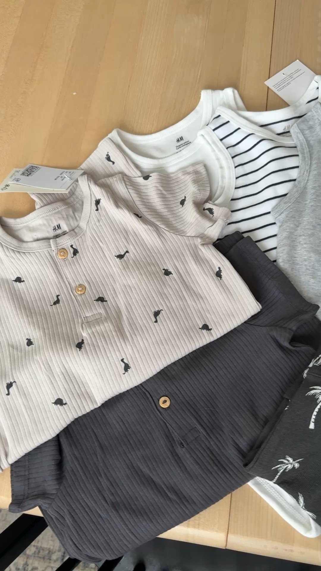 The toddler basics we buy on repeat 🤍 H&M onesies and snap tanks are the softest lightweight staples for summer — easy to layer, comfy for play, and perfect with little linen shorts or joggers. Neutral, cozy, affordable, and actually hold up after washes 🙌 #LTKkids #LTKfamily #toddlerstyle

H&M toddler basics, H&M onesies toddler, toddler snap tanks, baby summer basics, toddler boy basics, toddler girl basics, neutral toddler clothes, affordable toddler clothes, lightweight toddler outfits, summer toddler essentials, cotton toddler tanks, ribbed toddler onesies, cozy toddler basics, everyday toddler outfits, minimalist kids fashion, capsule wardrobe toddler, H&M kids haul, toddler wardrobe staples, comfy toddler clothes, LTK kids finds

#LTKmomlife #LTKBaby #LTKKids