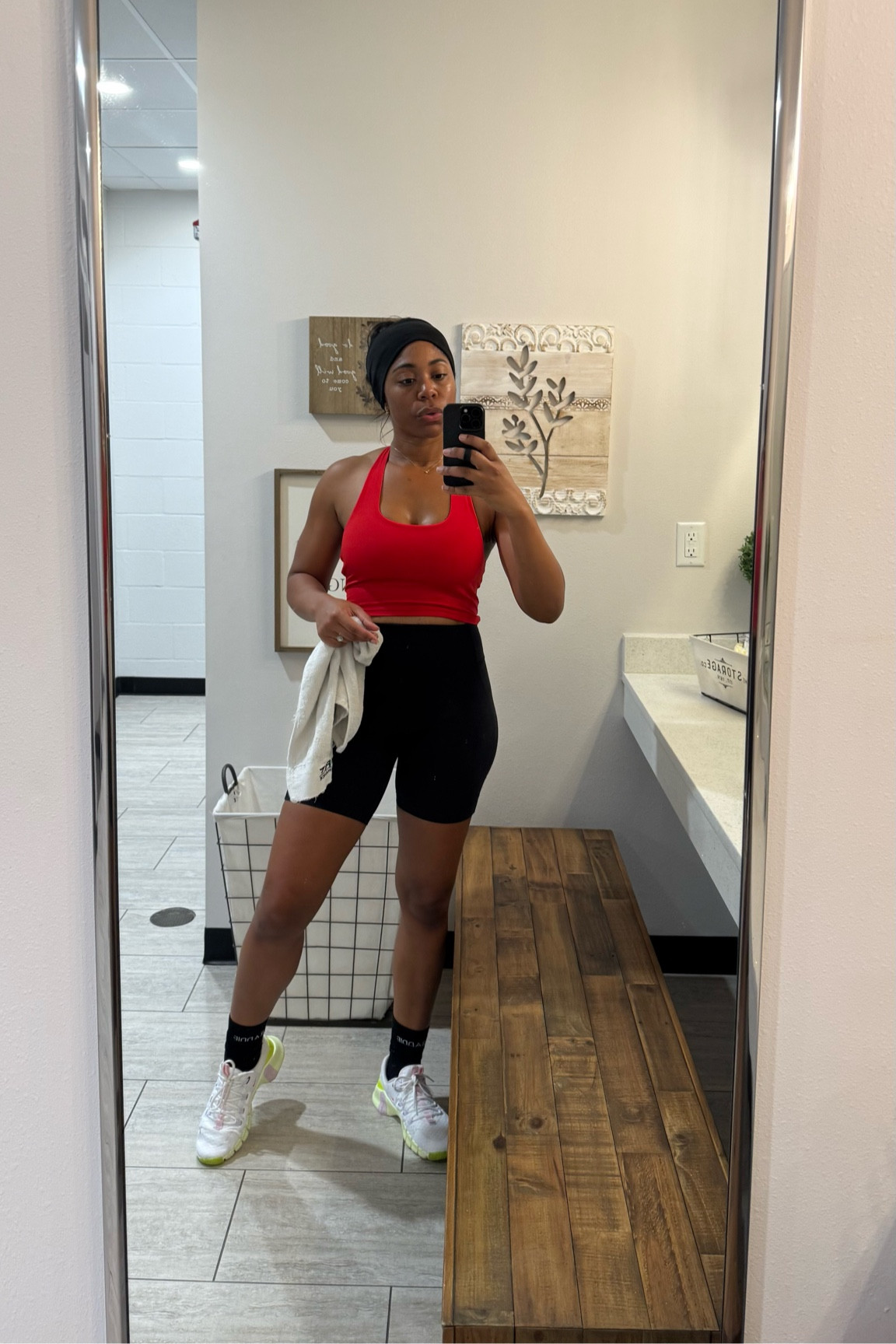 Today’s gym fit. I really like my new bra from Amazon!! Feels very soft like my aerie ones 

#LTKFitness #LTKFindsUnder50 #LTKActive