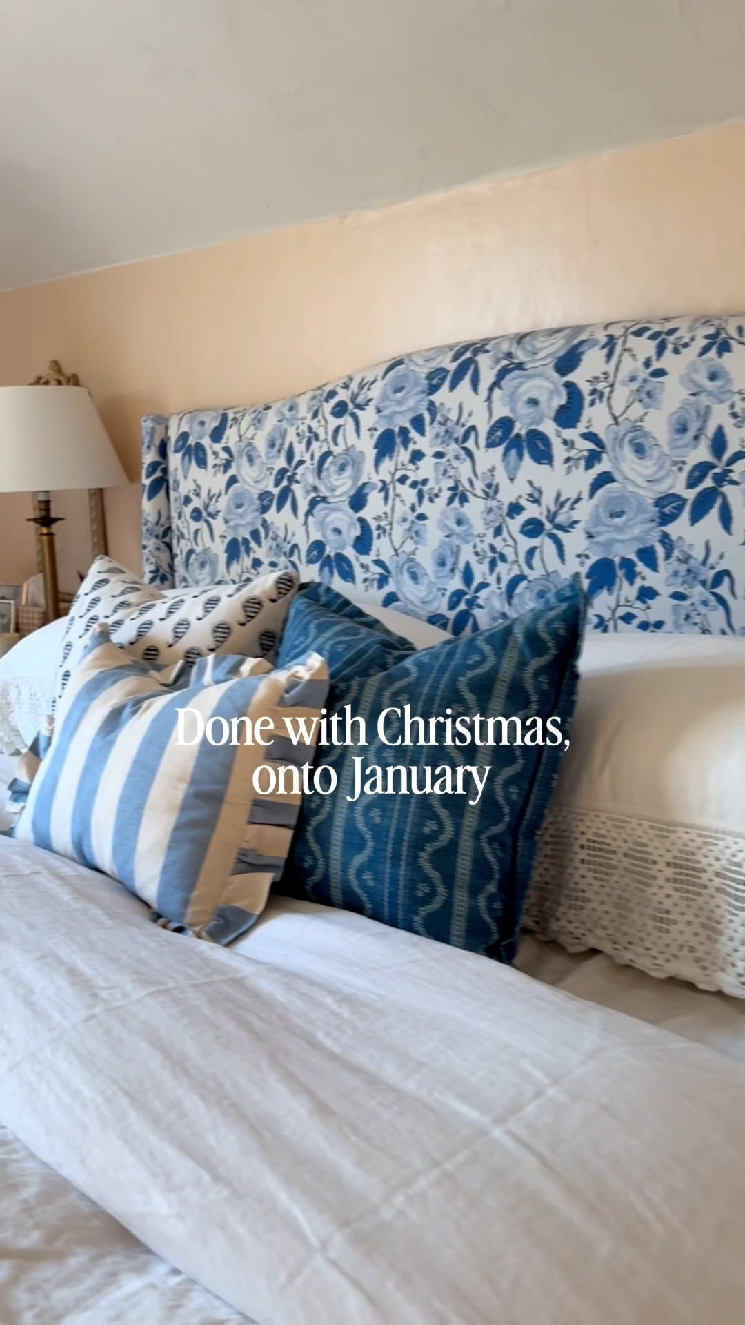 Christmas got its moment… and now January is here with fresh sheets and my favorite January palette.

I always love blues this time of year. They feel calm, fresh, and maybe just structured enough after all the holiday cozy. Is blue and white groundbreaking? Absolutely not. 😂

But whatever changes you’re making as you take down the tree and Xmas… It doesn’t have to be original! It just has to feel good!