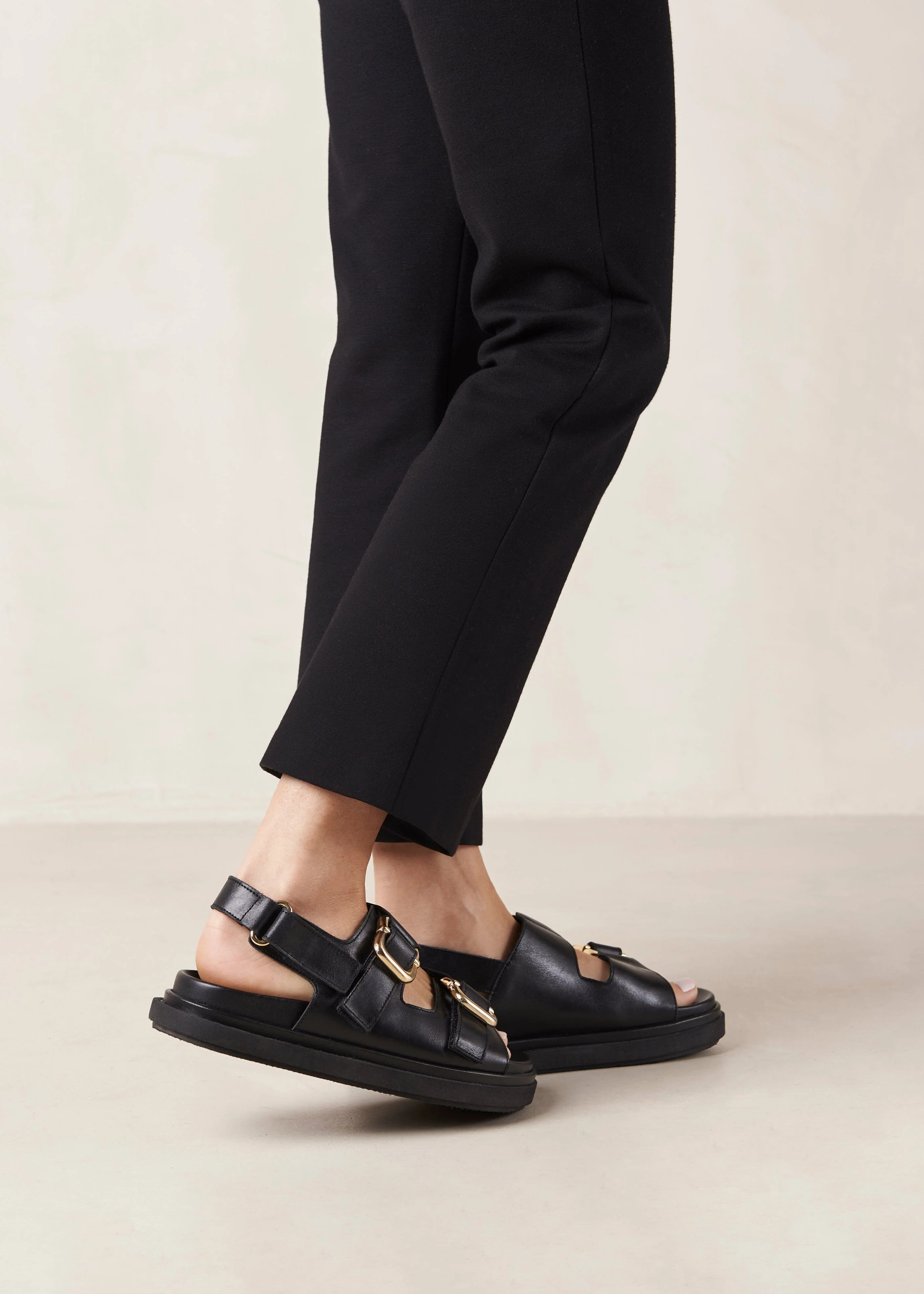 Harper - Black Leather Sandals | ALOHAS | Alohas FR