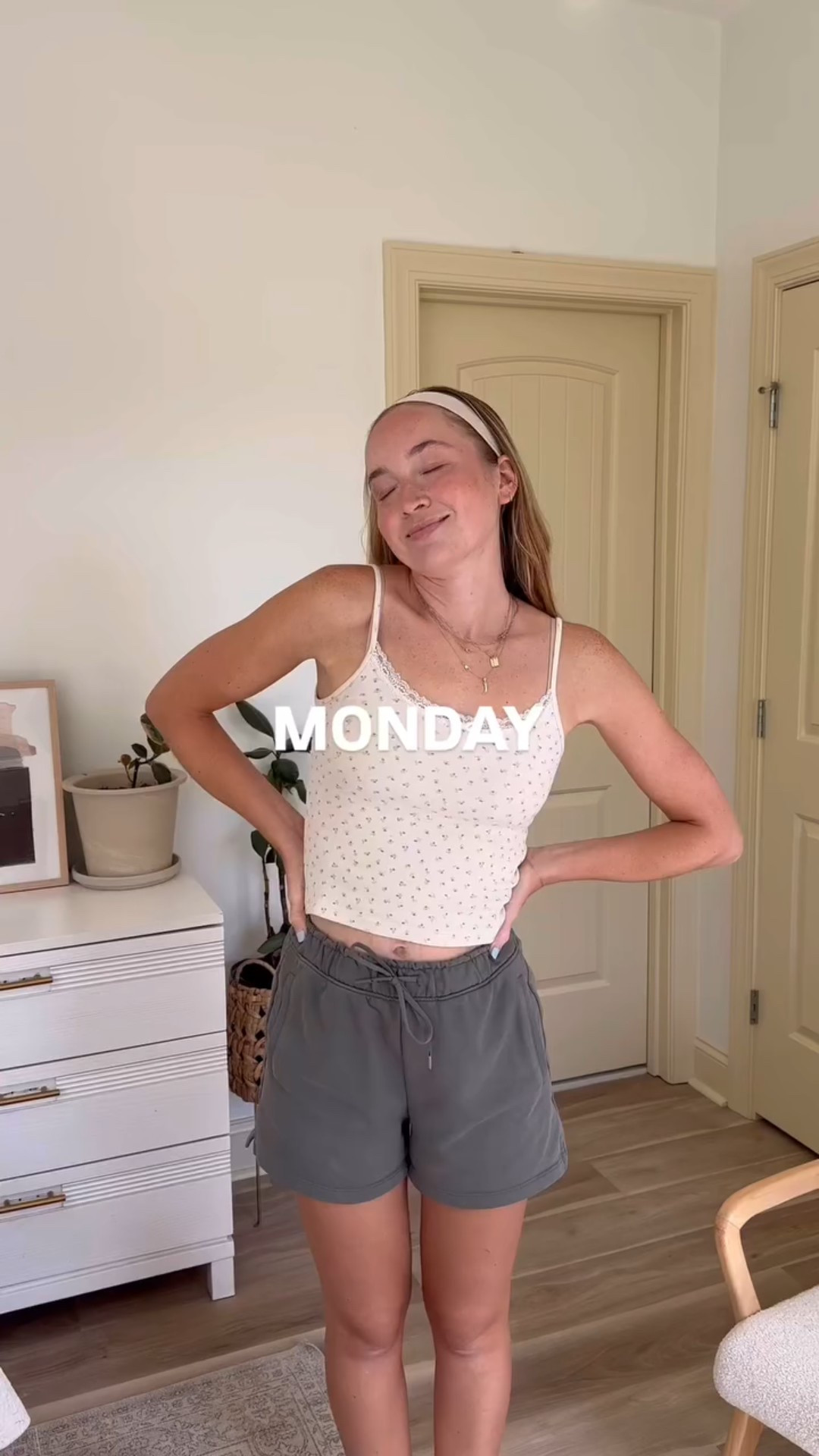 A week’s worth of simple mom outfits! 🥲🫶🏼🤍

These transitional summer-fall outfits are my FAVV! Sweatshirt + shorts weather? My dreammmm! ✨

MONDAY:
tank @brandymelvilleusa 
shorts @amazon 
shoes @onequince 

TUESDAY:
long sleeve tee @brandymelvilleusa 
shorts @amazon 
shoes @onequince 

WEDNESDAY:
sweatshirt @emmaleighdesign throwback!!! 
shorts @anthropologie 
sneaks @newbalance 

THURSDAY:
tee @urbanoutfitters 
shorts @aritzia 
bag @hm 
shoes @onequince 

FRIDAY:
sweatshirt @abercrombie 
shorts @target 
shoes @onequince 


#ootd #fallfashion #momstyle