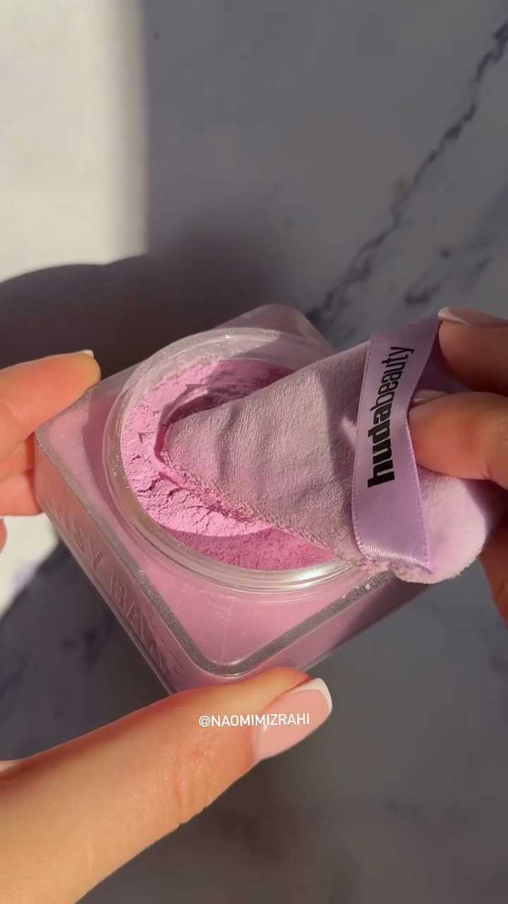 Ube birthday cake 🧁🦄

@hudabeauty easy bake powder “ube birthday cake”

honestly, this collection is so good. I didn’t think I would actually like the shade of powder underneath my eyes, but it’s not too pink on me. It’s slightly brightening and it gives that baby doll cheek effect.
Will you be trying the collection? 

Please do not use/repost my content without my permission.

#makeupreview #makeup #newmakeup  #viralmakeup #viralmakeupproduct #ube #ubebirthdaycake #easybakepowder