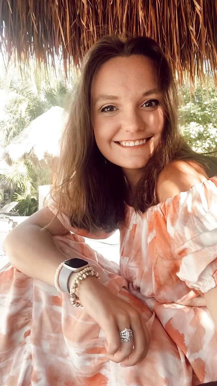 Tropical two piece vacation set! 

Loved wearing this orange and pink two piece midi skirt set on my honeymoon! From petal and pup and on sale for less than $60 for both pieces!!

Tags: tropical set, midi skirt set, colorful womens set, dress vacation set, vacation outfit

#LTKfit #LTKsalealert #LTKSeasonal