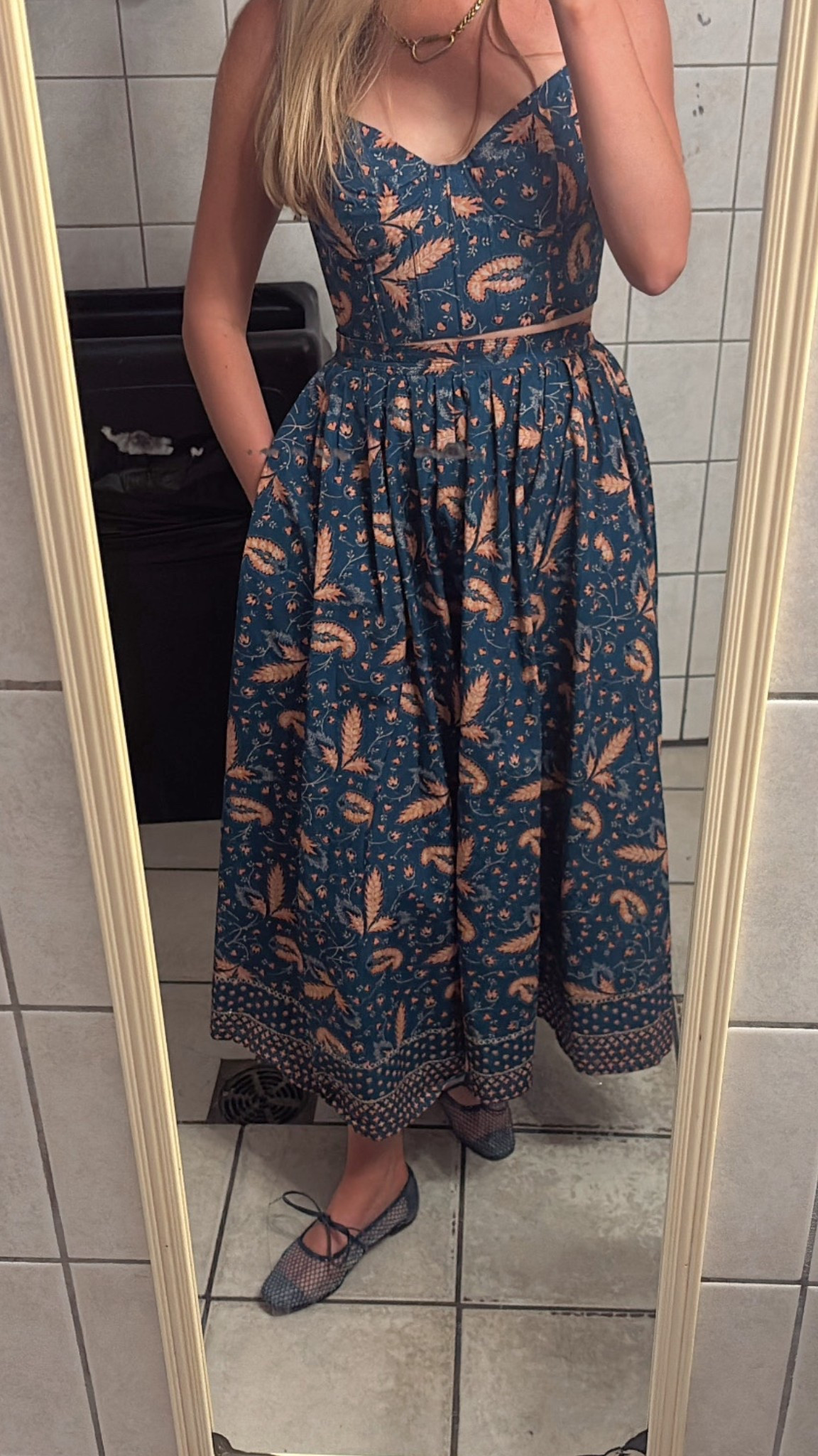 Vacation Set! (Excuse the bar bathroom lol)

-necklace is old Marla Aaron, linking similar DIY!
-shoes are Janie Bow Mesh Flat from Nell MV (available online!), linking similar 

#LTKSeasonal #LTKStyleTip #LTKShoeCrush