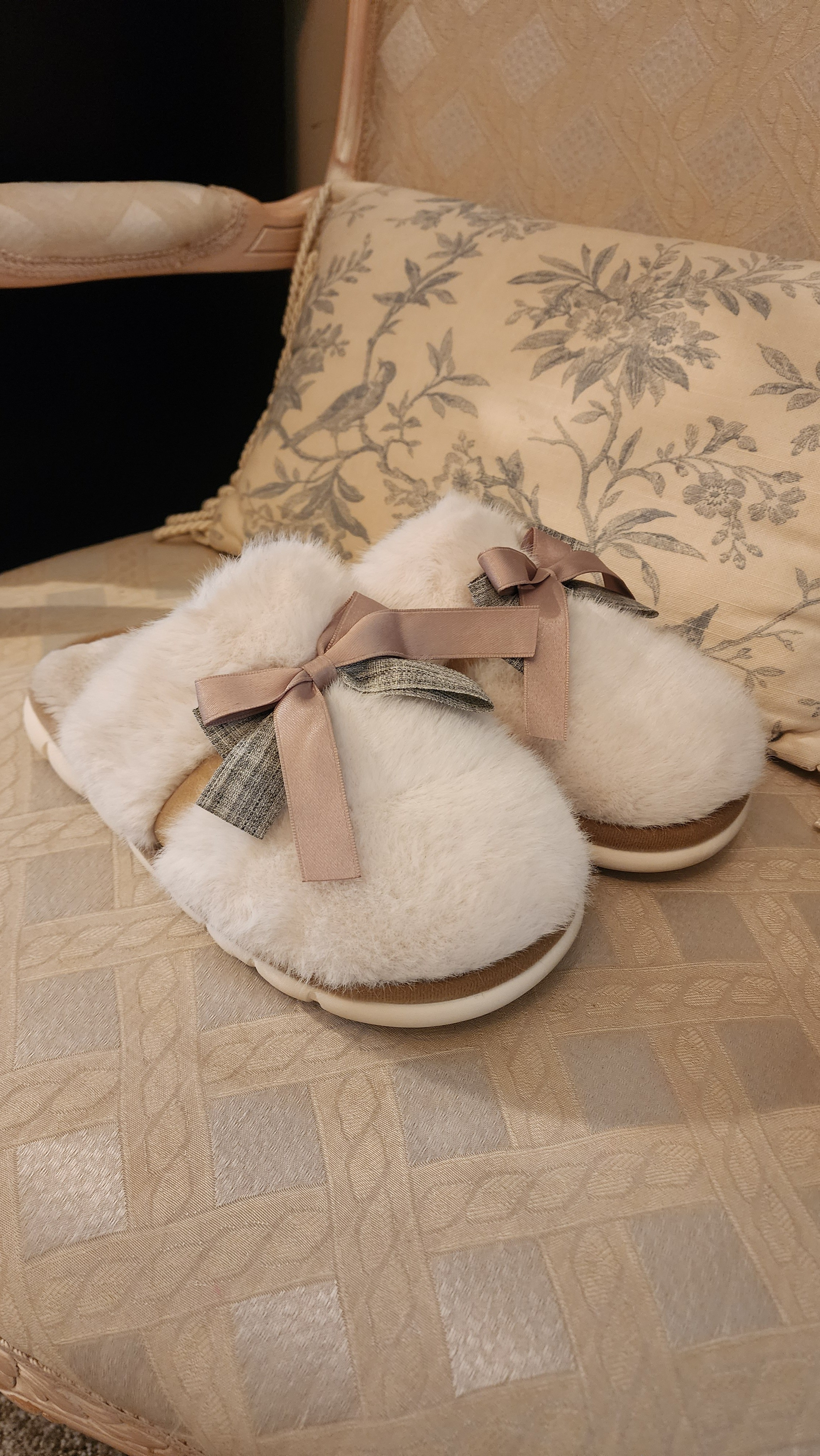 The most comfortable slipper from Amazon!

#LTKdayinmylife #LTKmomlife #LTKselfcare