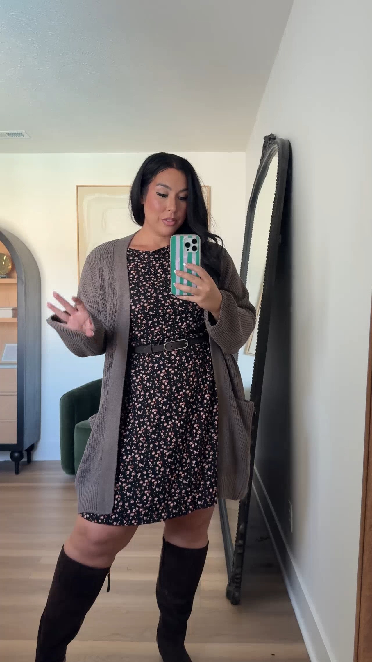 The drape of this cardigan is just so good! Paired it with this little dress that I belted to give it a little more shape. 

Dress: XL
Cardigan: XL

fall dresses, fall cardigan, fall outfit ideas, midsize size outfits, old navy fashion, affordable outfit ideas

#LTKootd #LTKSeasonal #LTKMidsize