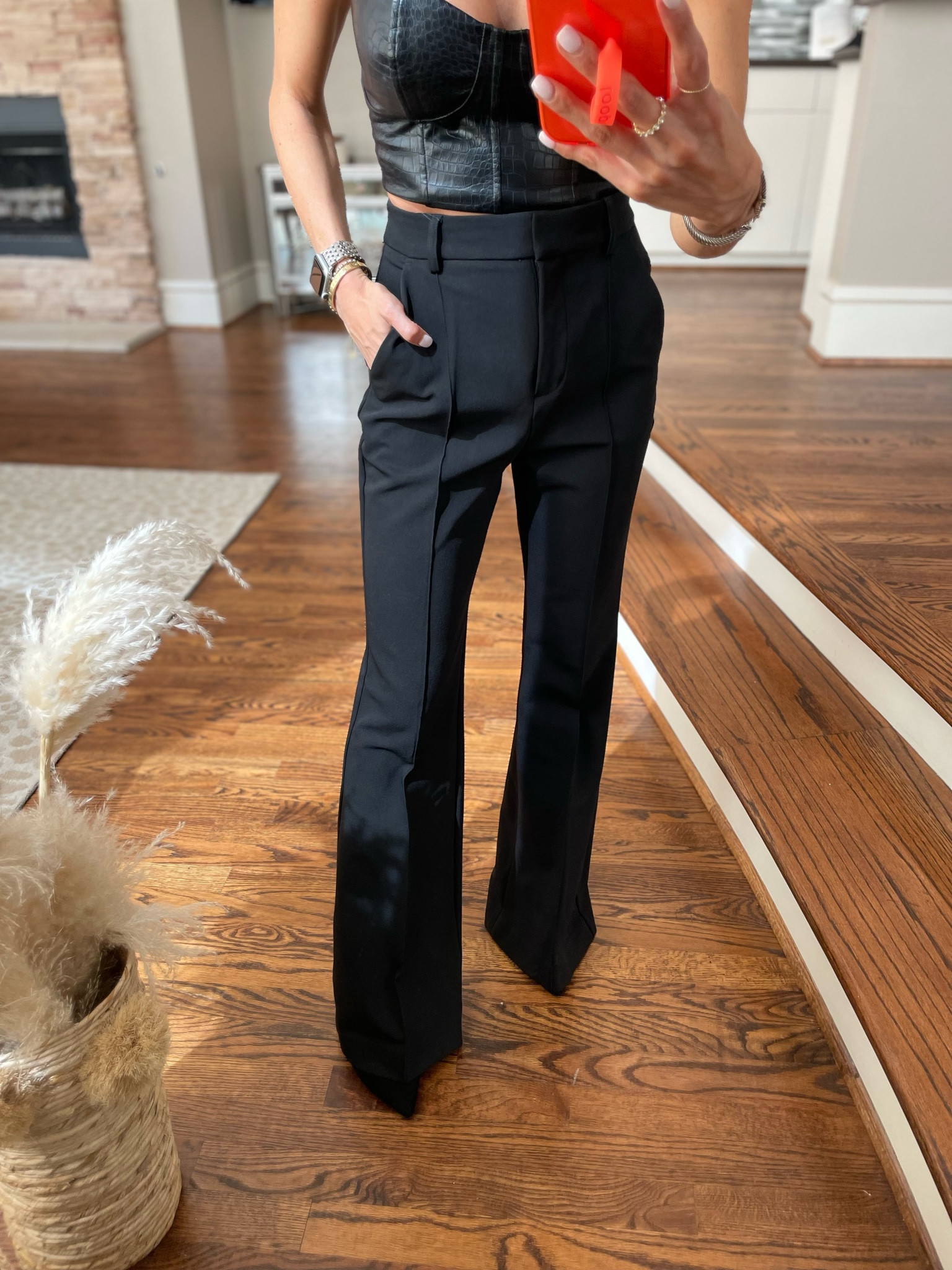 Black work pants size 00 short 

#LTKunder50 #LTKunder100 #LTKworkwear