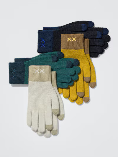 KAWS WINTER HEATTECH Knitted Gloves | UNIQLO (US)