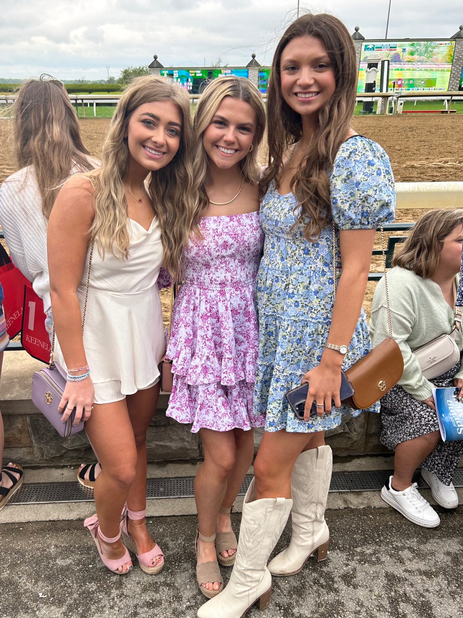 Keeneland College Day!! 🐎📚💐


#LTKStyleTip #LTKFindsUnder100 #LTKFindsUnder50