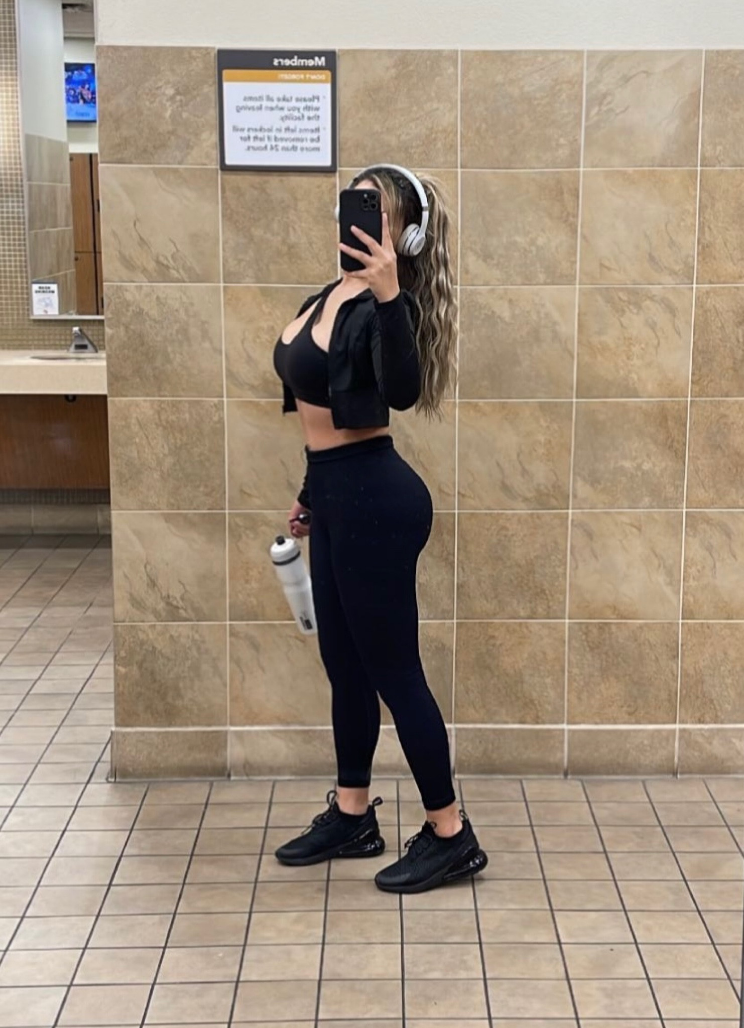 Can never go wrong with an all black fit 