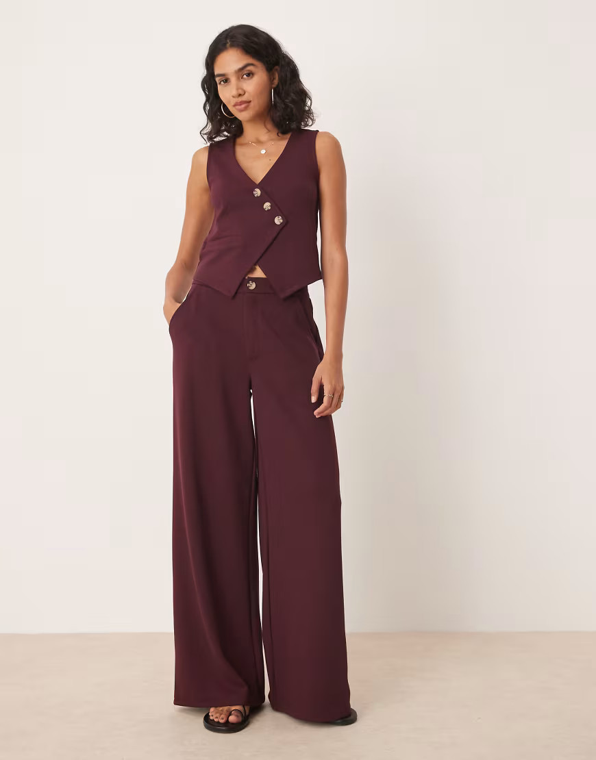ASOS DESIGN – Hose aus Jersey-Twill in Burgunderrot mit weitem Bein, Kombiteil | ASOS (Global)