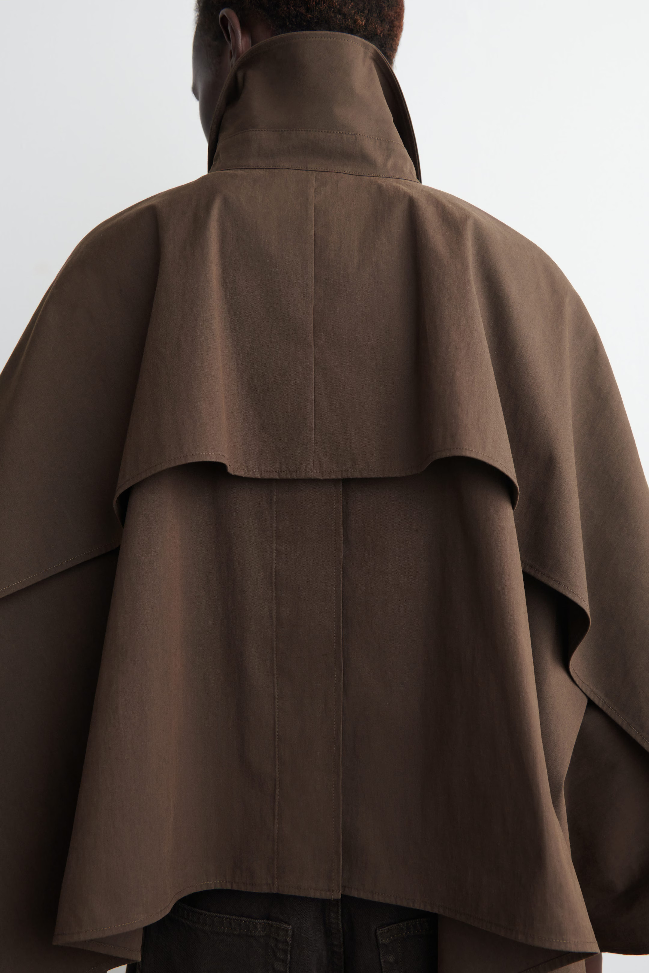 CROPPED TRENCH COAT CAPE - DARK BROWN | COS | COS (EU)