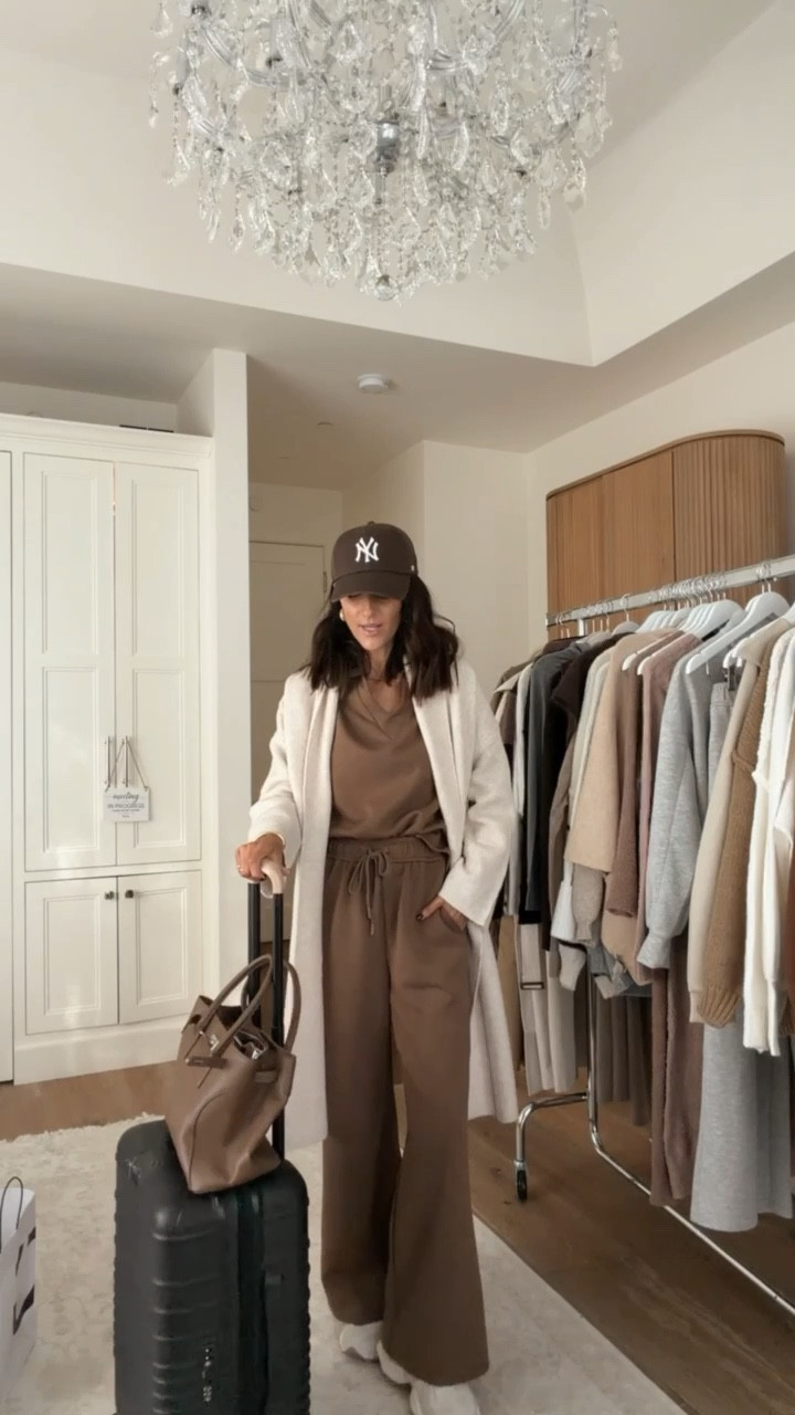 I’m just shy of 5-7” wearing the size small set and small cardigan. My cardigan runs slightly oversized #stylinbyaylin #cardigan #matchingset #amazon 

#LTKootd #LTKHoliday #LTKGiftGuide