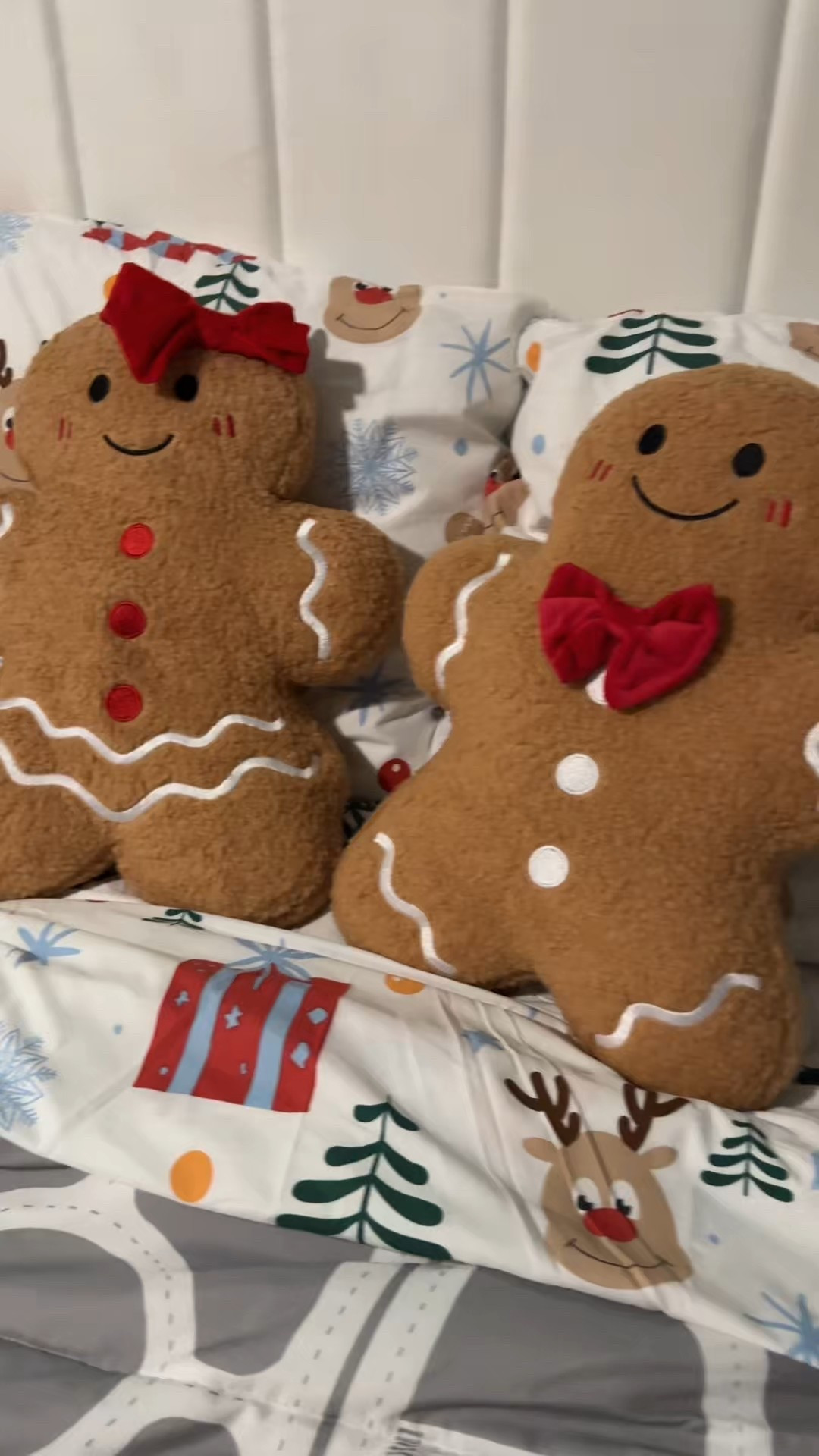 Holiday Reset-Kid’s Bedroom ❤️
•
•
Doesn’t the white nightstand look so much better and I just saw they have a matching dresser as well..I may need to grab that too 🤭


#LTKHome #LTKHoliday #LTKFindsUnder100