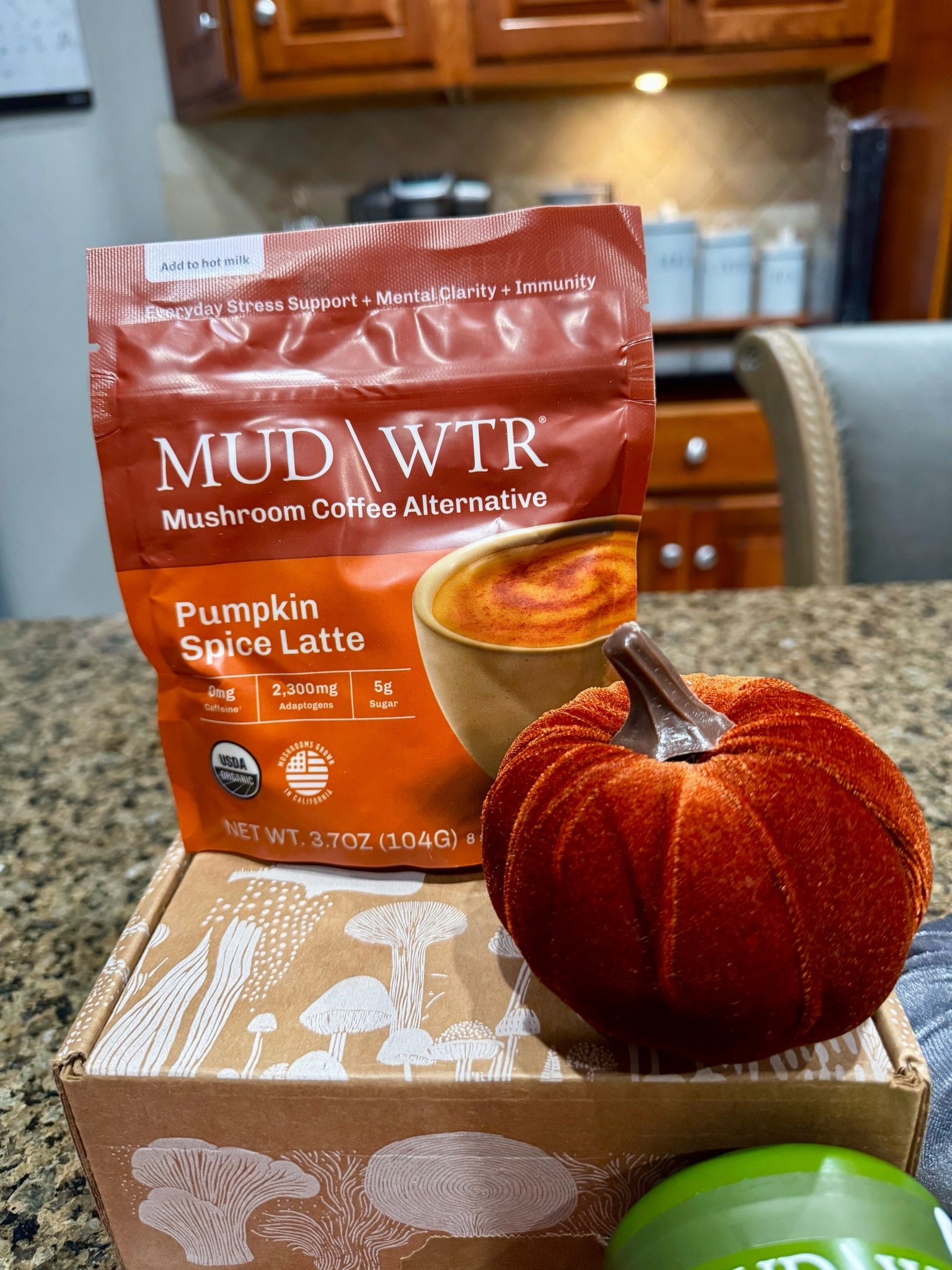 🎃 Pumpkin spice season, but make it MUD\WTR.
☕️ Warm cup. Cozy vibes. Slow moments.
🍂 Your new favorite fall ritual starts here.  @drinkmudwtr


#MUDWTR #PumpkinSpiceLatte #PumpkinSpice #FallVibes #CozySeason #AutumnVibes #FallDrinks #LatteSeason #WellnessRitual #MorningRitual

#LTKselfcare #LTKmorningroutine #LTKSeasonal
