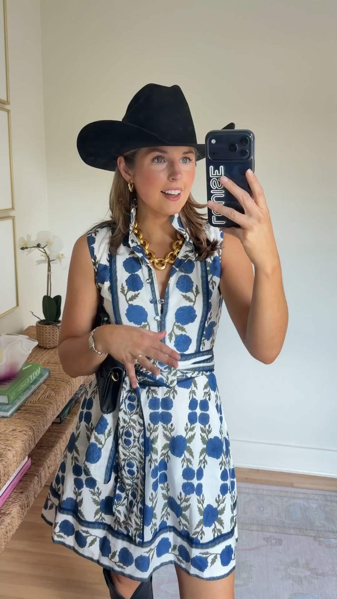I’m actually wearing an XS- could do either! Cowboy cocktail // western chic outfit idea!