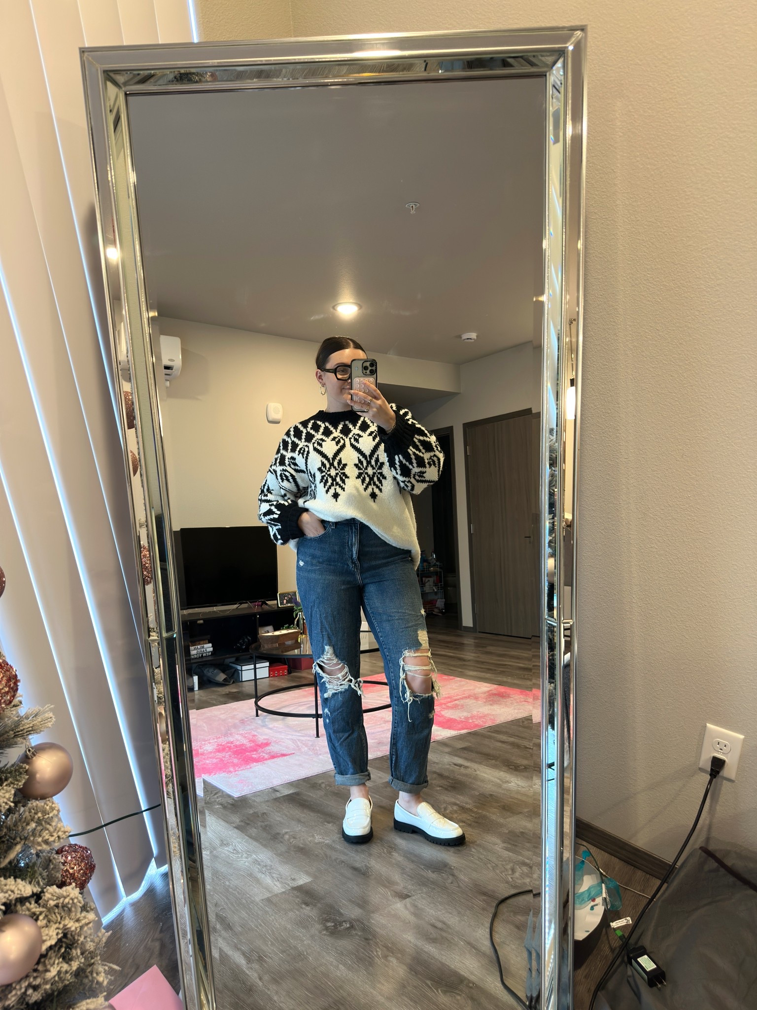 Cozy work outfit! Loving my Pistola jeans they’re so comfy and great for running around 💗

I’m wearing a M sweater, size 31 jeans and size 9 loafers

#LTKWorkwear #LTKootd #LTKMidsize