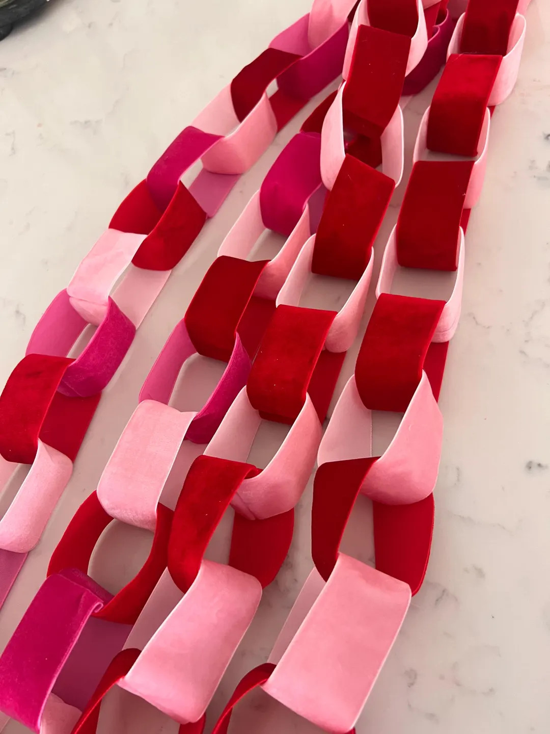 Velvet Chain Garland, Valentine’s Day, 6 Ft Pink and Red Chain Decor - Etsy | Etsy (US)